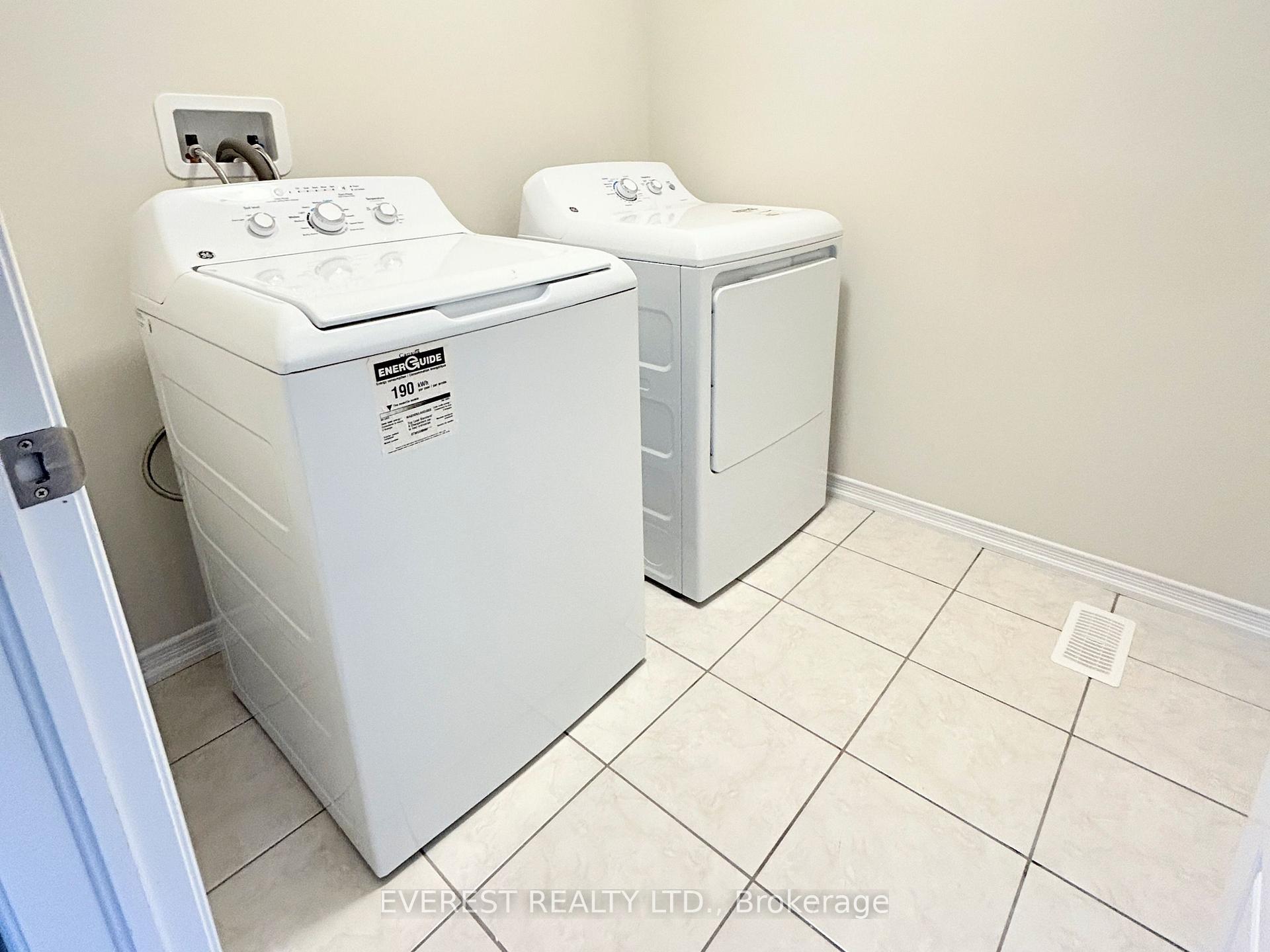 Photo 9 of 8724 Pawpaw Lane, Niagara Falls, Brown — HOMEH