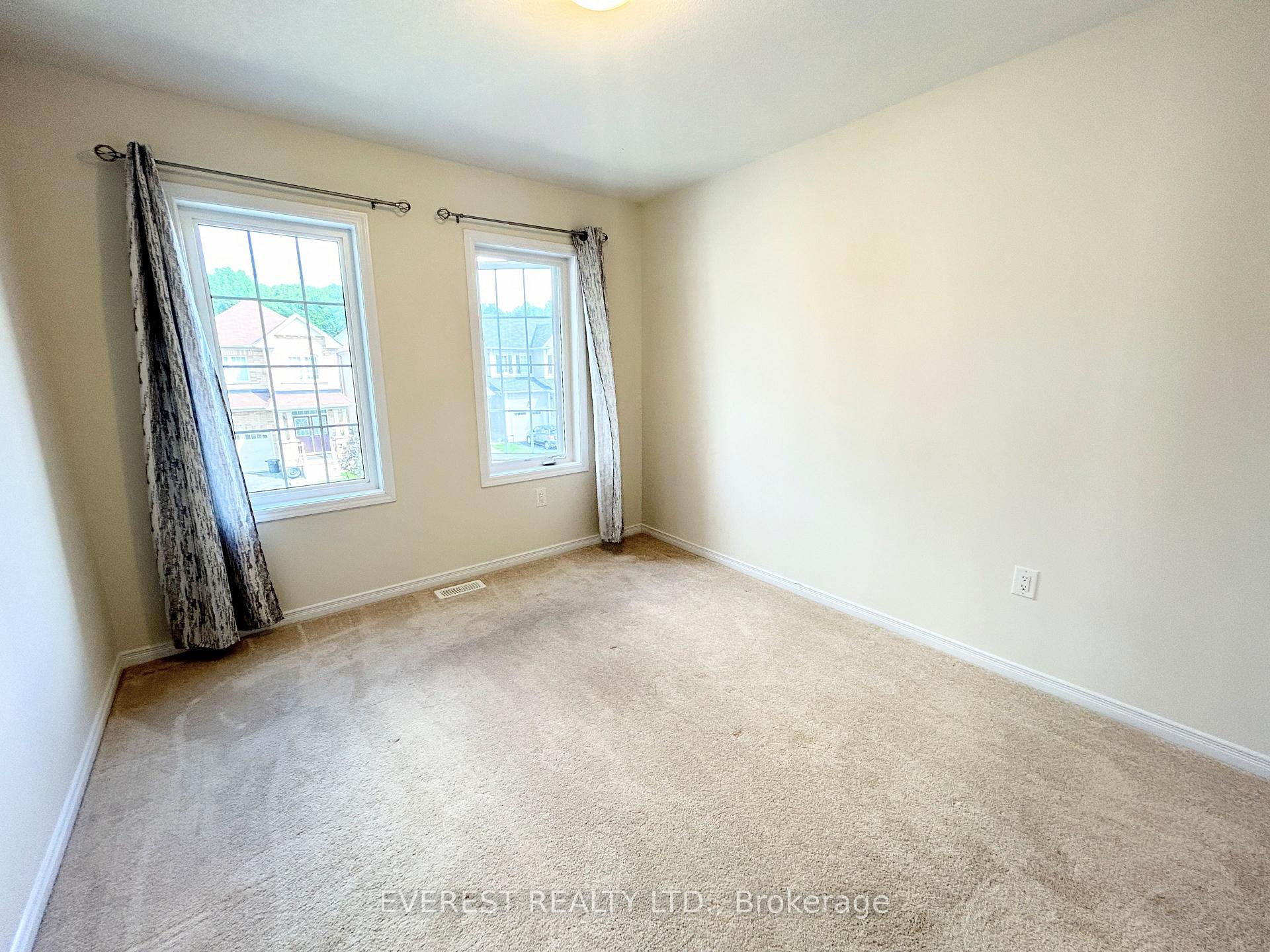 Photo 12 of 8724 Pawpaw Lane, Niagara Falls, Brown — HOMEH