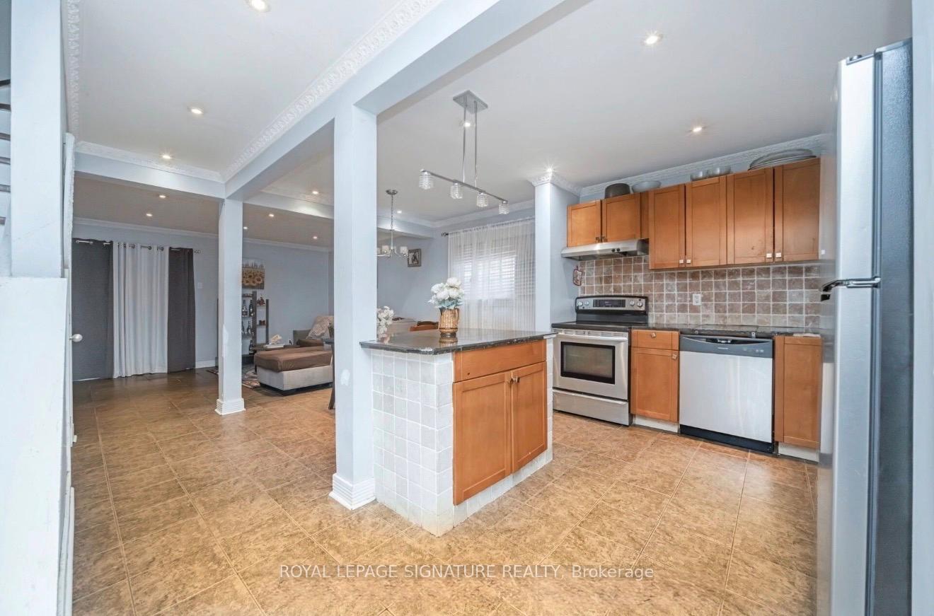 Photo 3 of Unit Room 1, 19 Gatsby Square, Brampton, Northgate — HOMEH