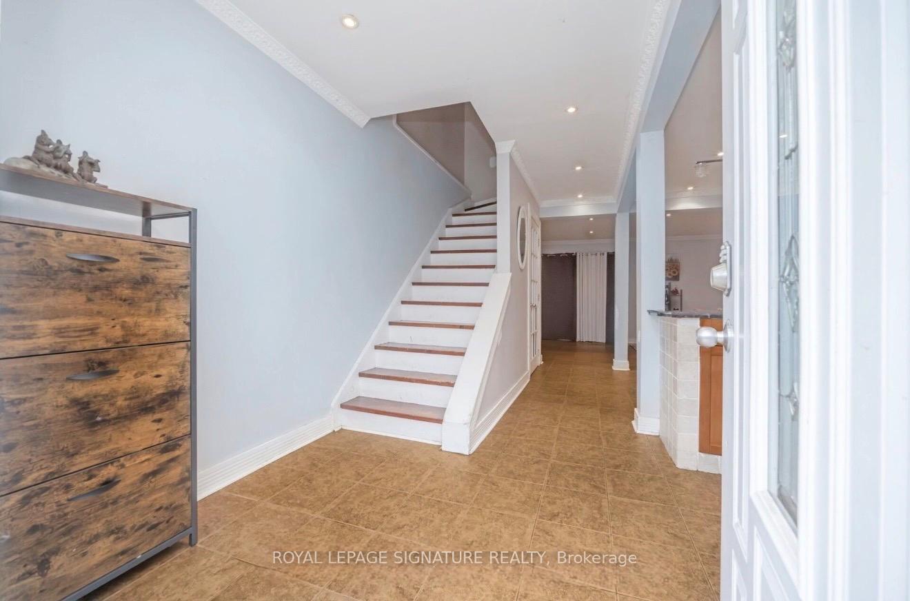 Photo 7 of Unit Room 1, 19 Gatsby Square, Brampton, Northgate — HOMEH