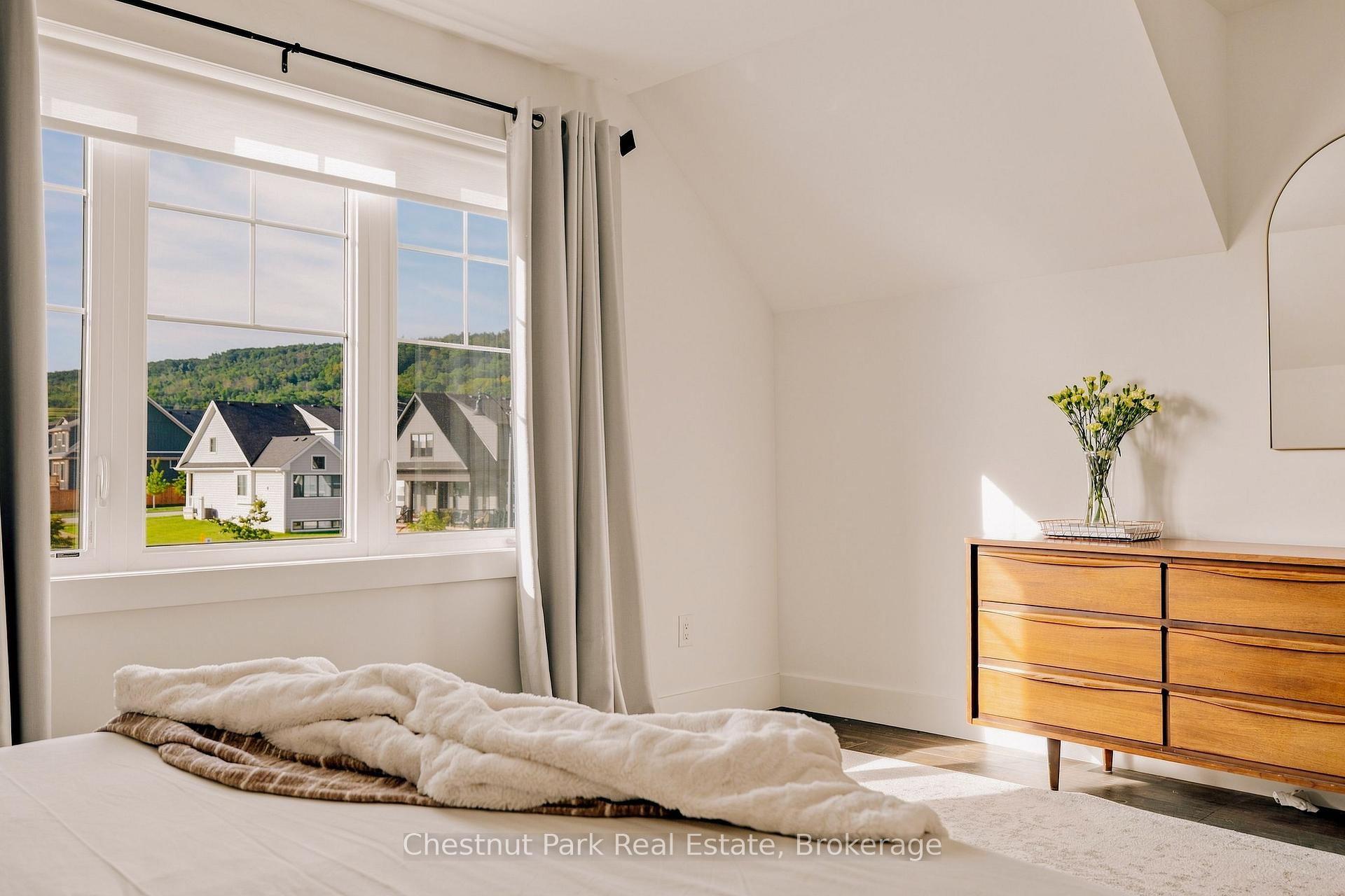 Photo 10 of 144 Black Willow Crescent, Blue Mountains — HOMEH
