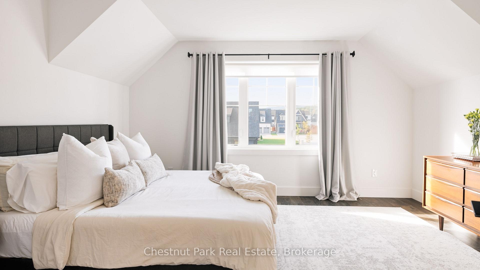 Photo 12 of 144 Black Willow Crescent, Blue Mountains — HOMEH
