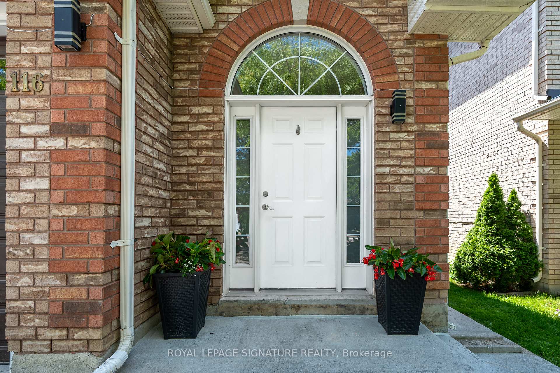 Photo 3 of 116 Clearmeadow Boulevard, Newmarket, Summerhill Estates — HOMEH