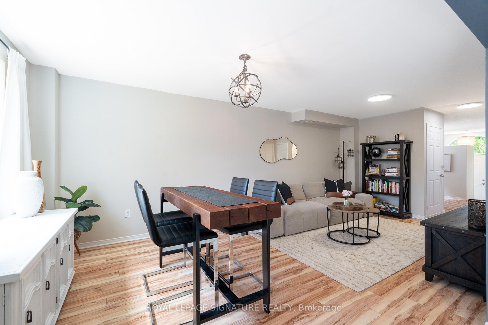 Photo 9 of 116 Clearmeadow Boulevard, Newmarket, Summerhill Estates — HOMEH