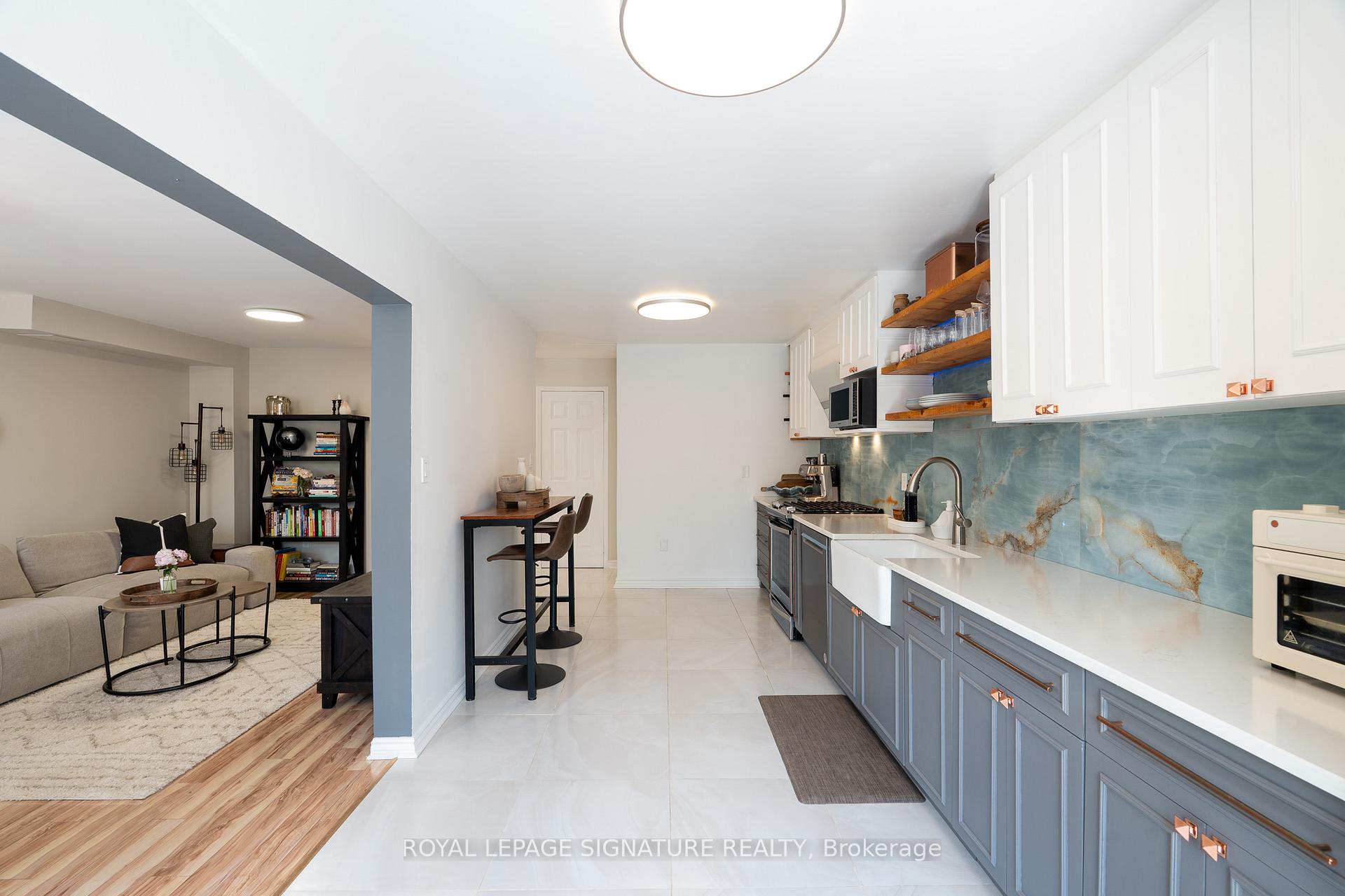 Photo 10 of 116 Clearmeadow Boulevard, Newmarket, Summerhill Estates — HOMEH