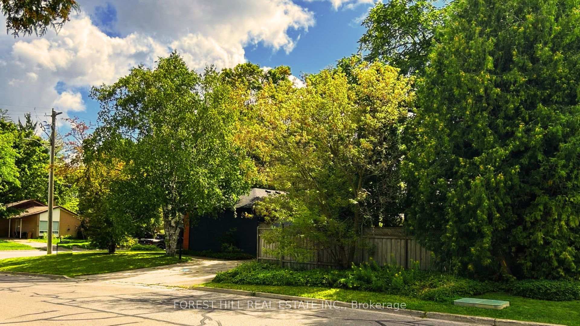 Photo 12 of 1 Willis Drive, Aurora, Aurora Highlands — HOMEH