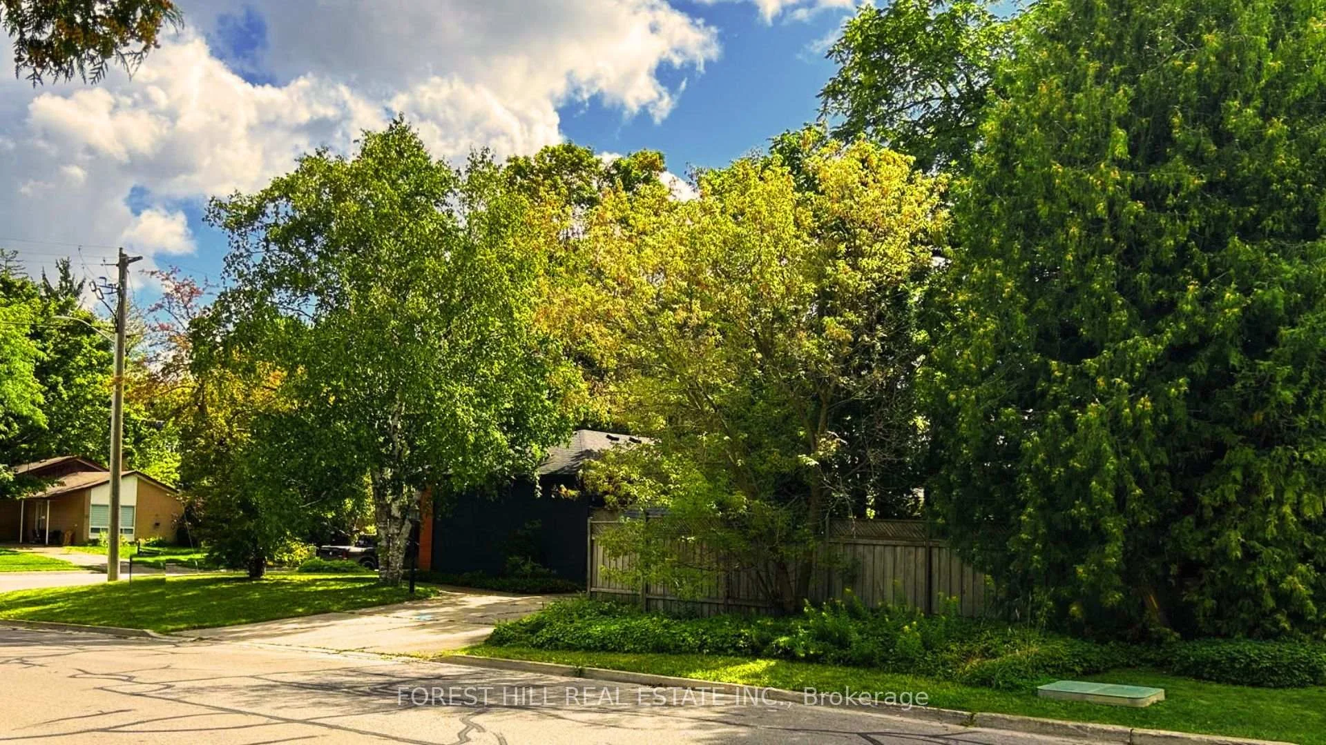 Photo 13 of 1 Willis Drive, Aurora, Aurora Highlands — HOMEH