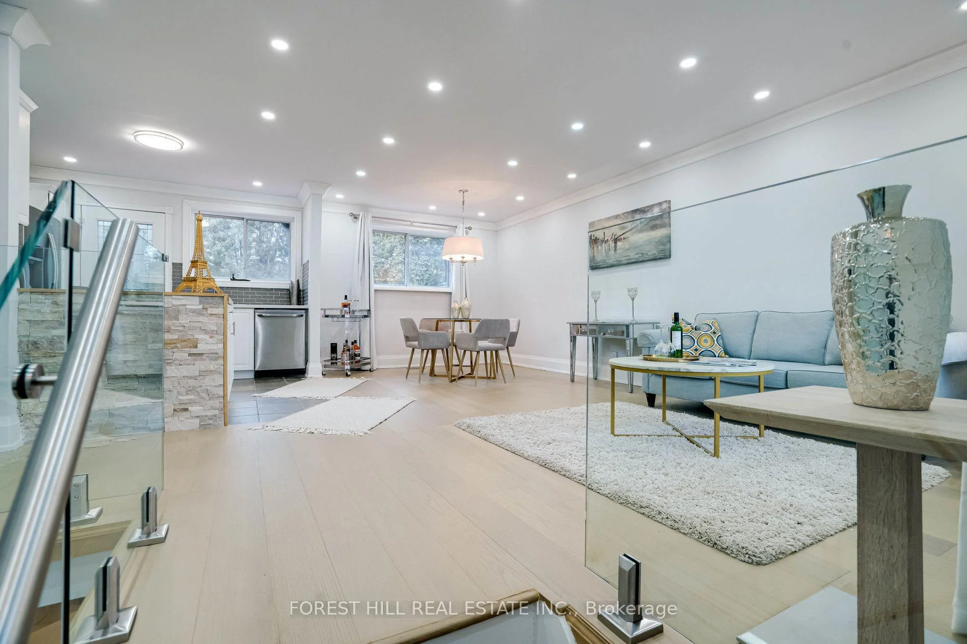 Photo 15 of 1 Willis Drive, Aurora, Aurora Highlands — HOMEH