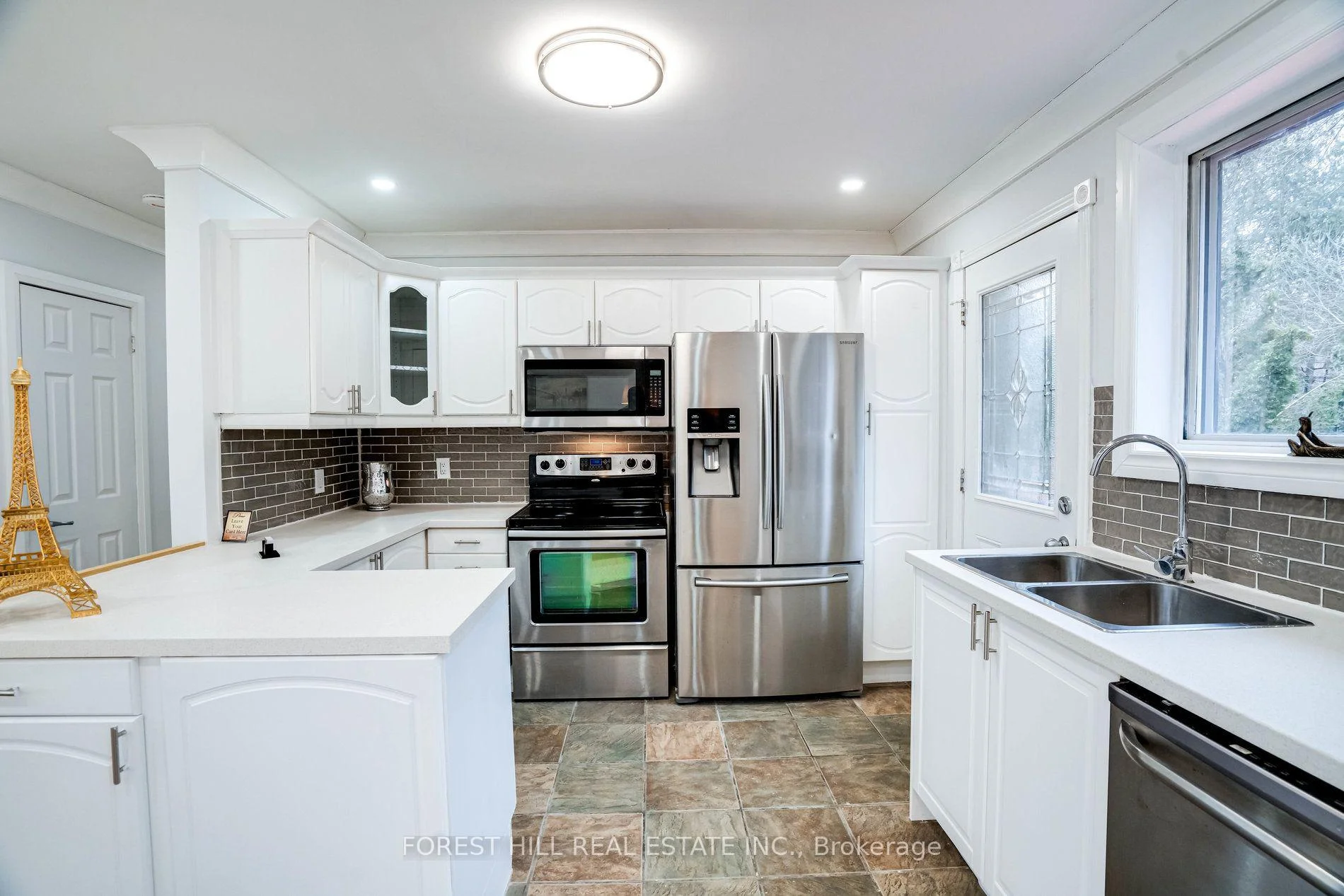 Photo 27 of 1 Willis Drive, Aurora, Aurora Highlands — HOMEH
