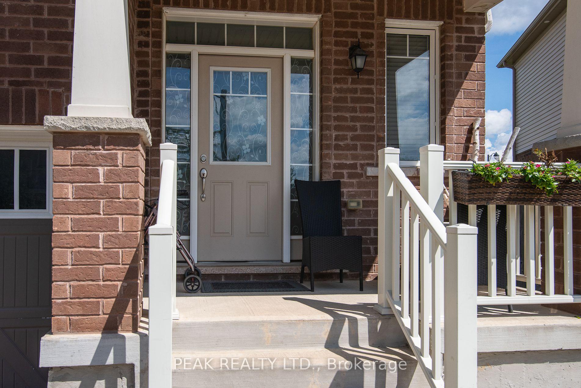 Photo 2 of 330 Grovehill Crescent, Kitchener, Trussler — HOMEH