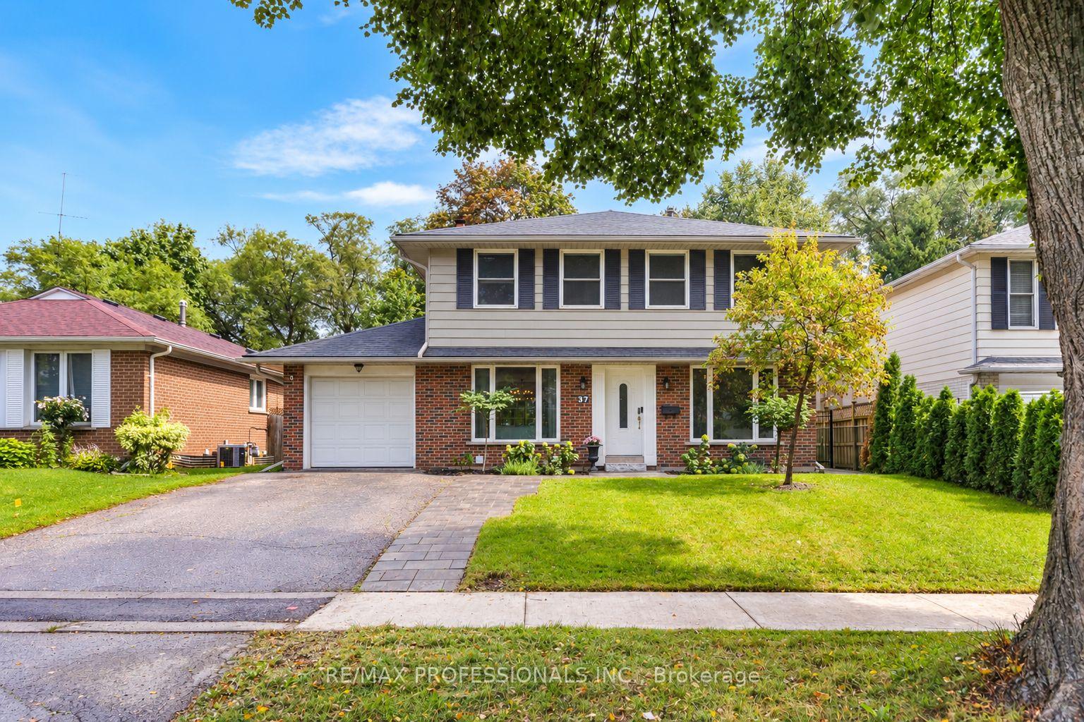 Photo of 37 Birchleaf Crescent