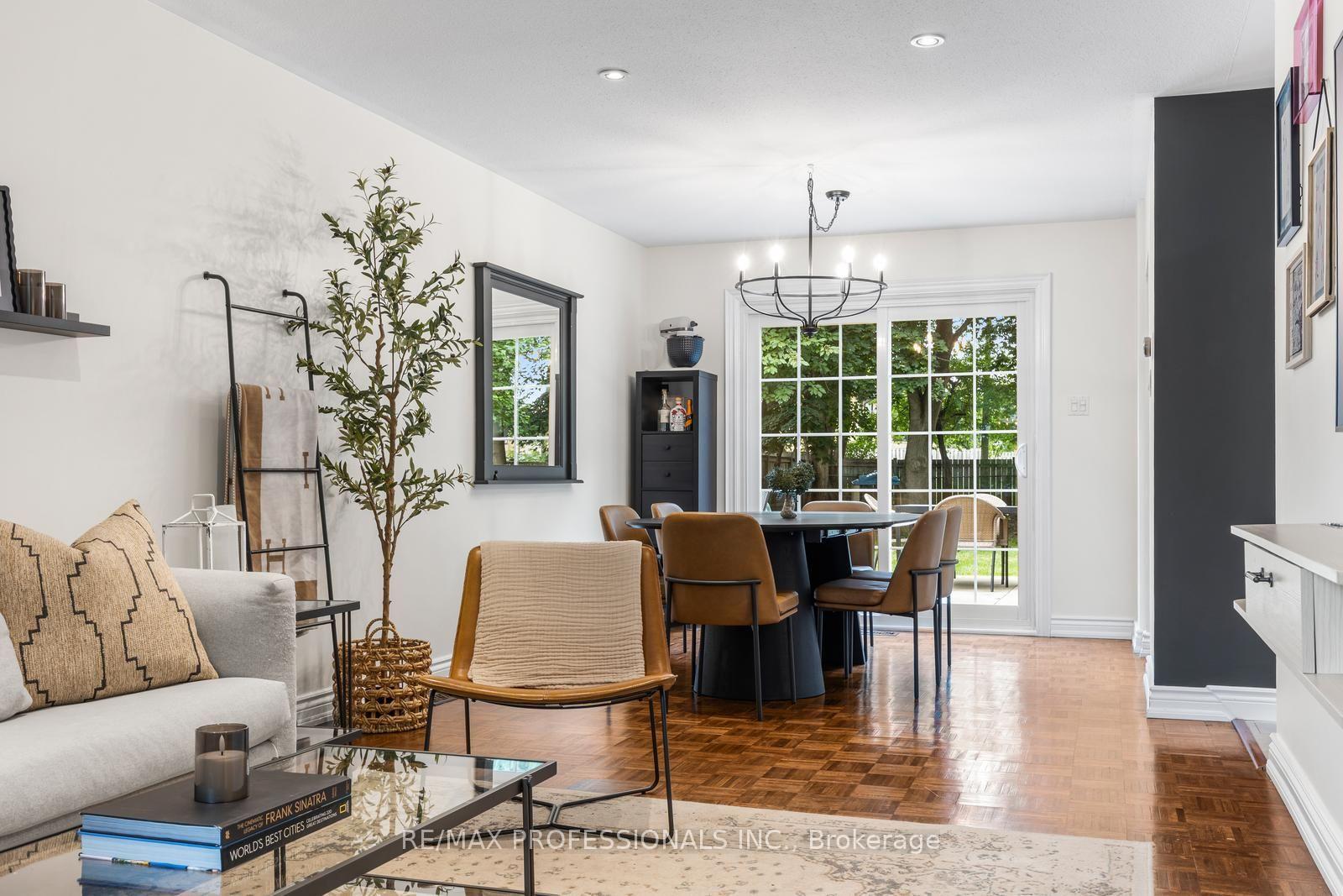 Photo 4 of 37 Birchleaf Crescent, Etobicoke, Willowridge-Martingrove-Richview — HOMEH