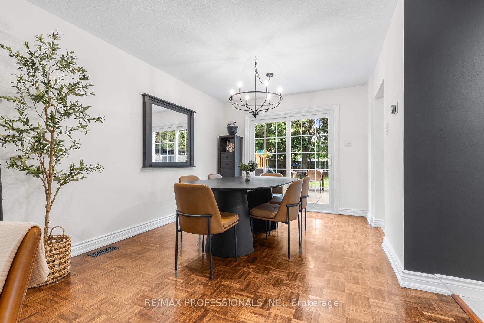 Photo 6 of 37 Birchleaf Crescent, Etobicoke, Willowridge-Martingrove-Richview — HOMEH