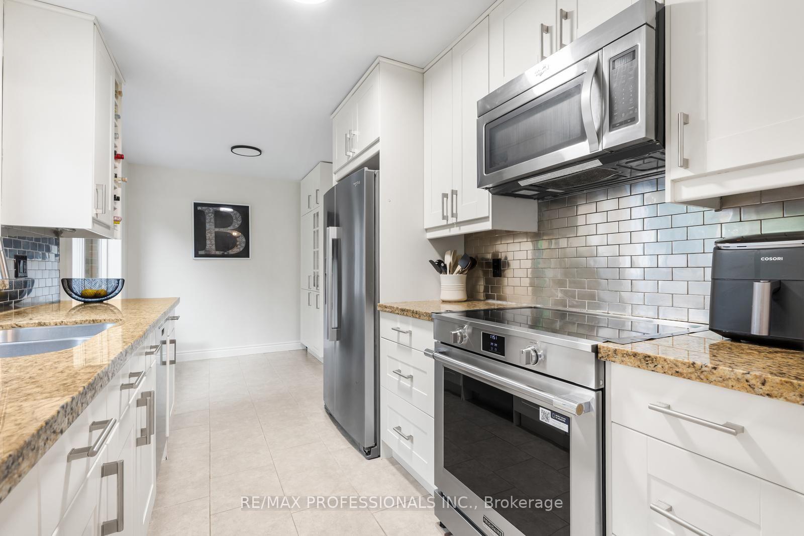 Photo 8 of 37 Birchleaf Crescent, Etobicoke, Willowridge-Martingrove-Richview — HOMEH
