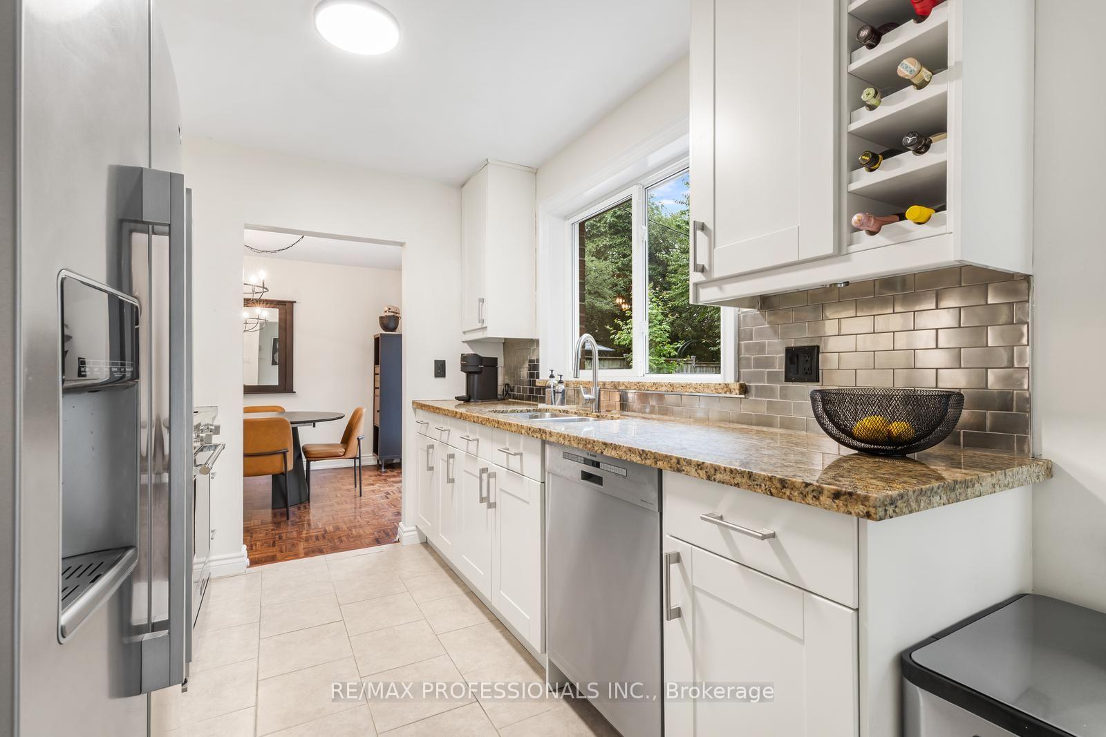 Photo 12 of 37 Birchleaf Crescent, Etobicoke, Willowridge-Martingrove-Richview — HOMEH