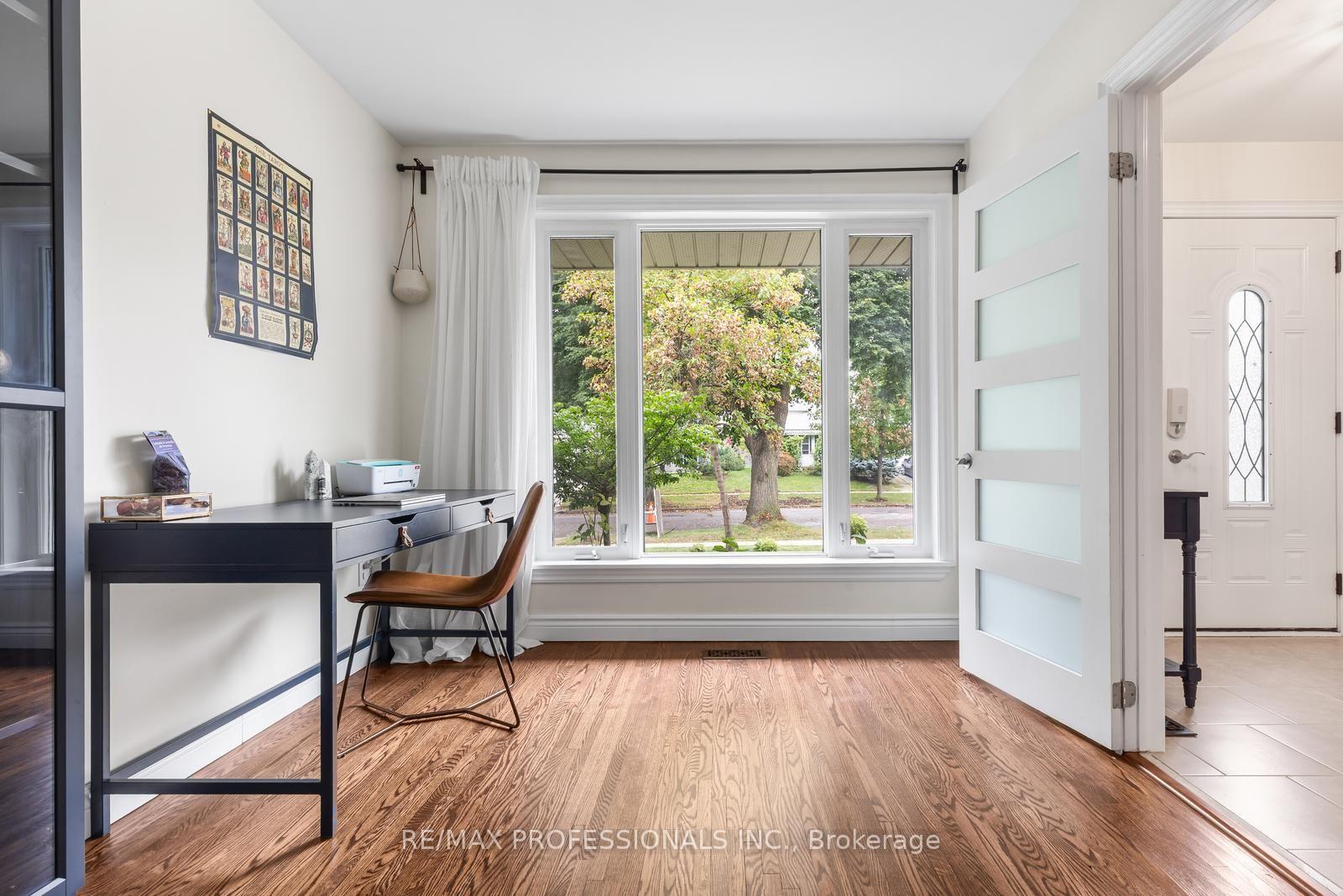 Photo 15 of 37 Birchleaf Crescent, Etobicoke, Willowridge-Martingrove-Richview — HOMEH
