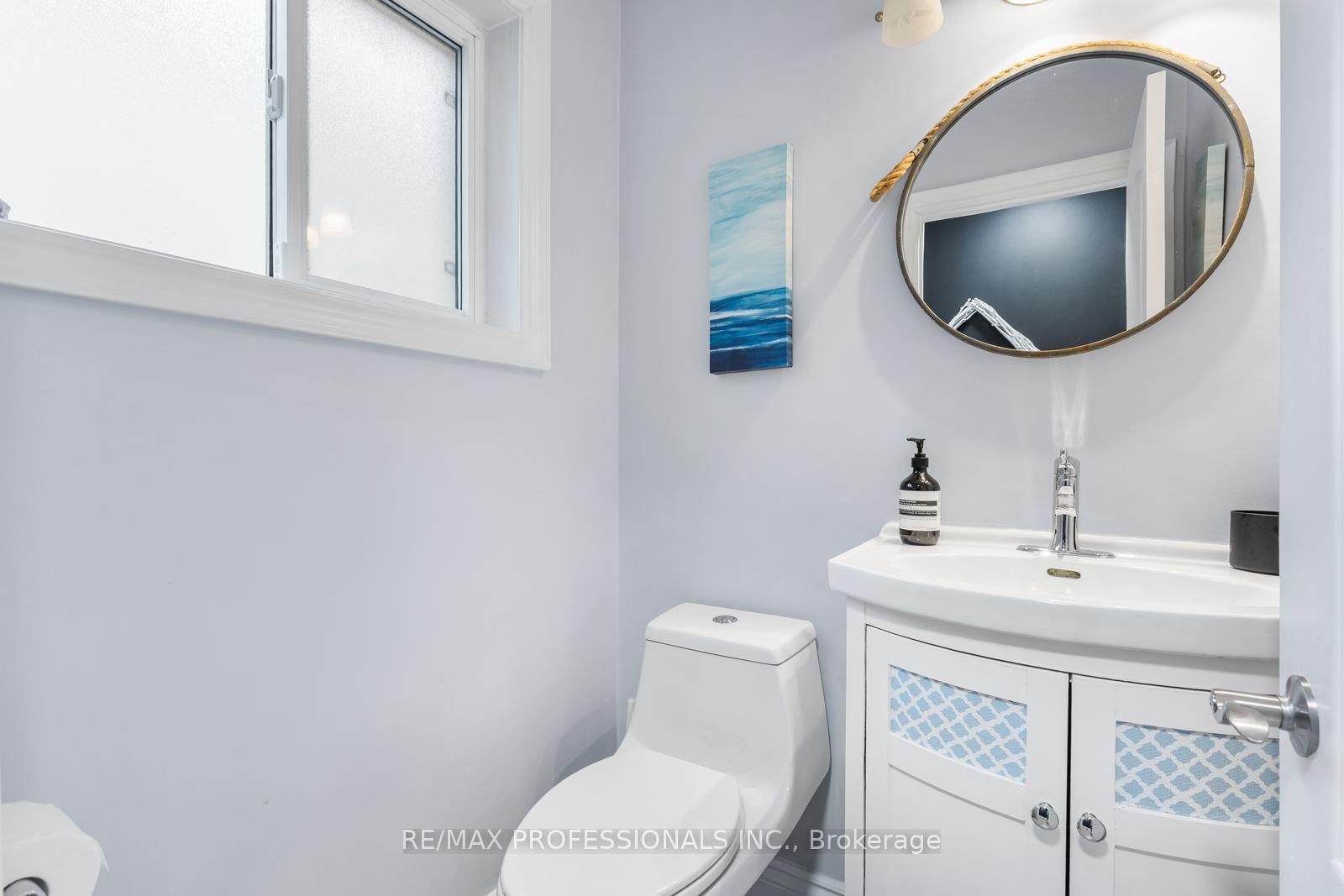 Photo 17 of 37 Birchleaf Crescent, Etobicoke, Willowridge-Martingrove-Richview — HOMEH