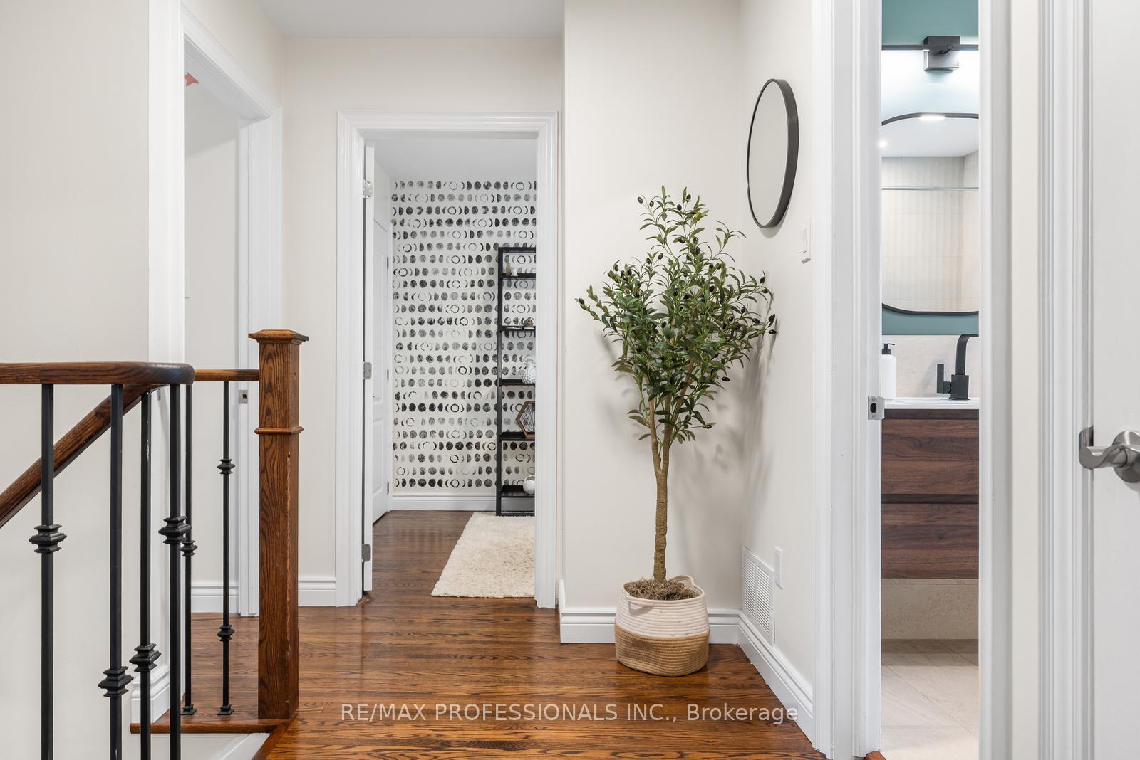 Photo 18 of 37 Birchleaf Crescent, Etobicoke, Willowridge-Martingrove-Richview — HOMEH