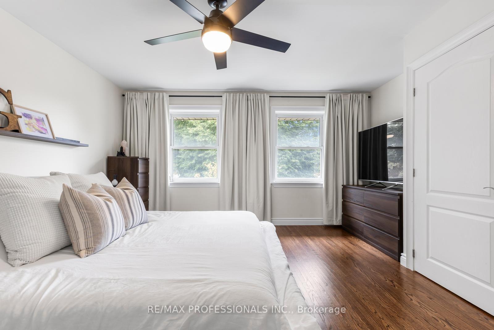 Photo 20 of 37 Birchleaf Crescent, Etobicoke, Willowridge-Martingrove-Richview — HOMEH