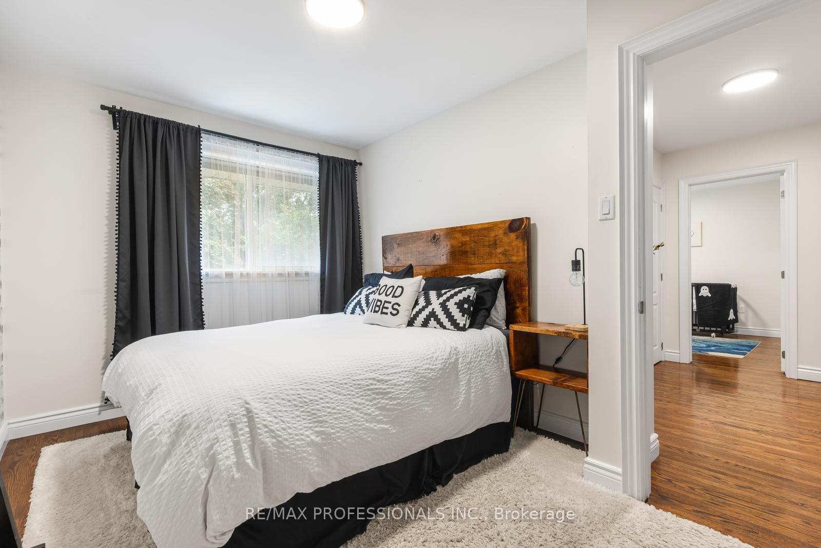 Photo 29 of 37 Birchleaf Crescent, Etobicoke, Willowridge-Martingrove-Richview — HOMEH