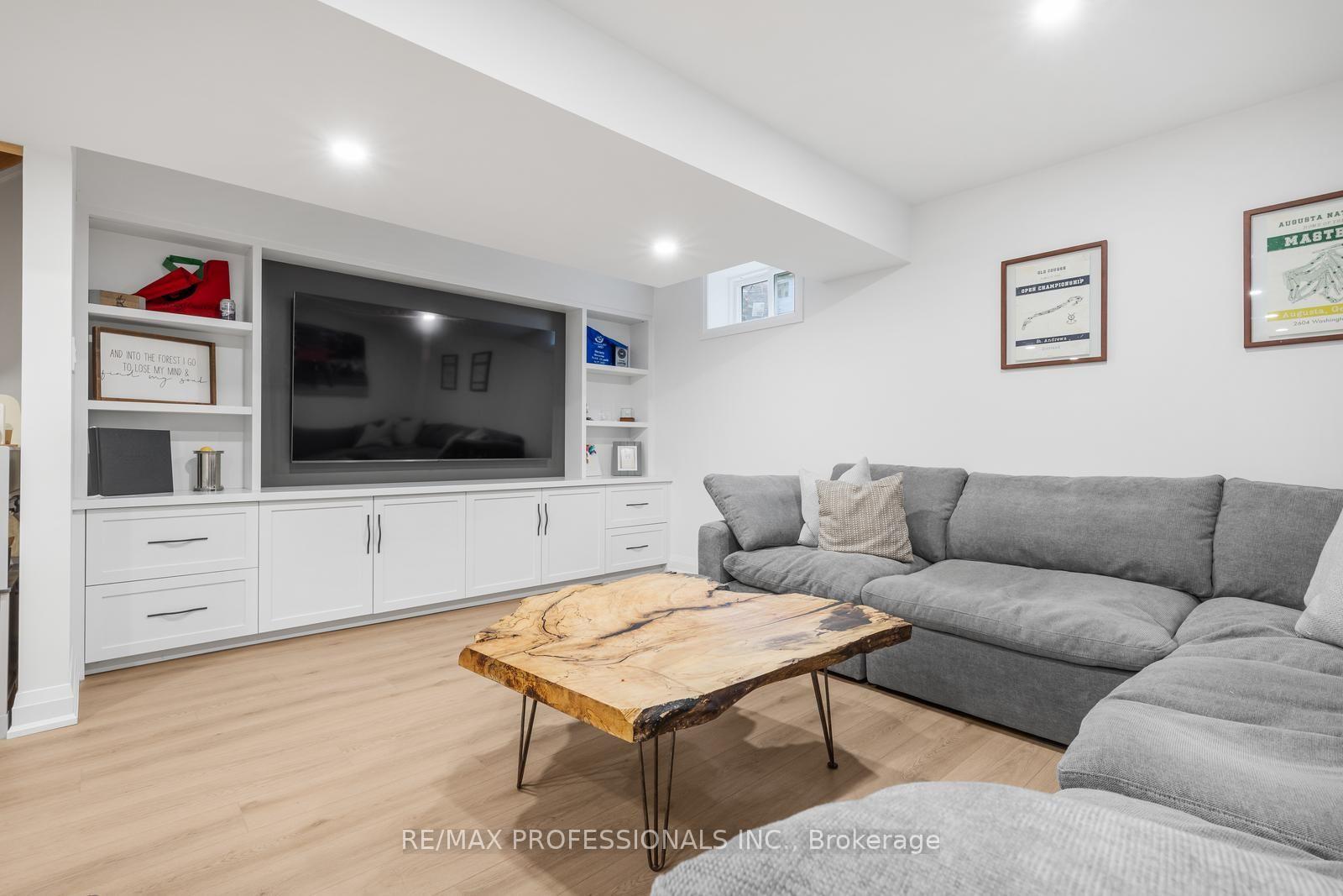 Photo 33 of 37 Birchleaf Crescent, Etobicoke, Willowridge-Martingrove-Richview — HOMEH