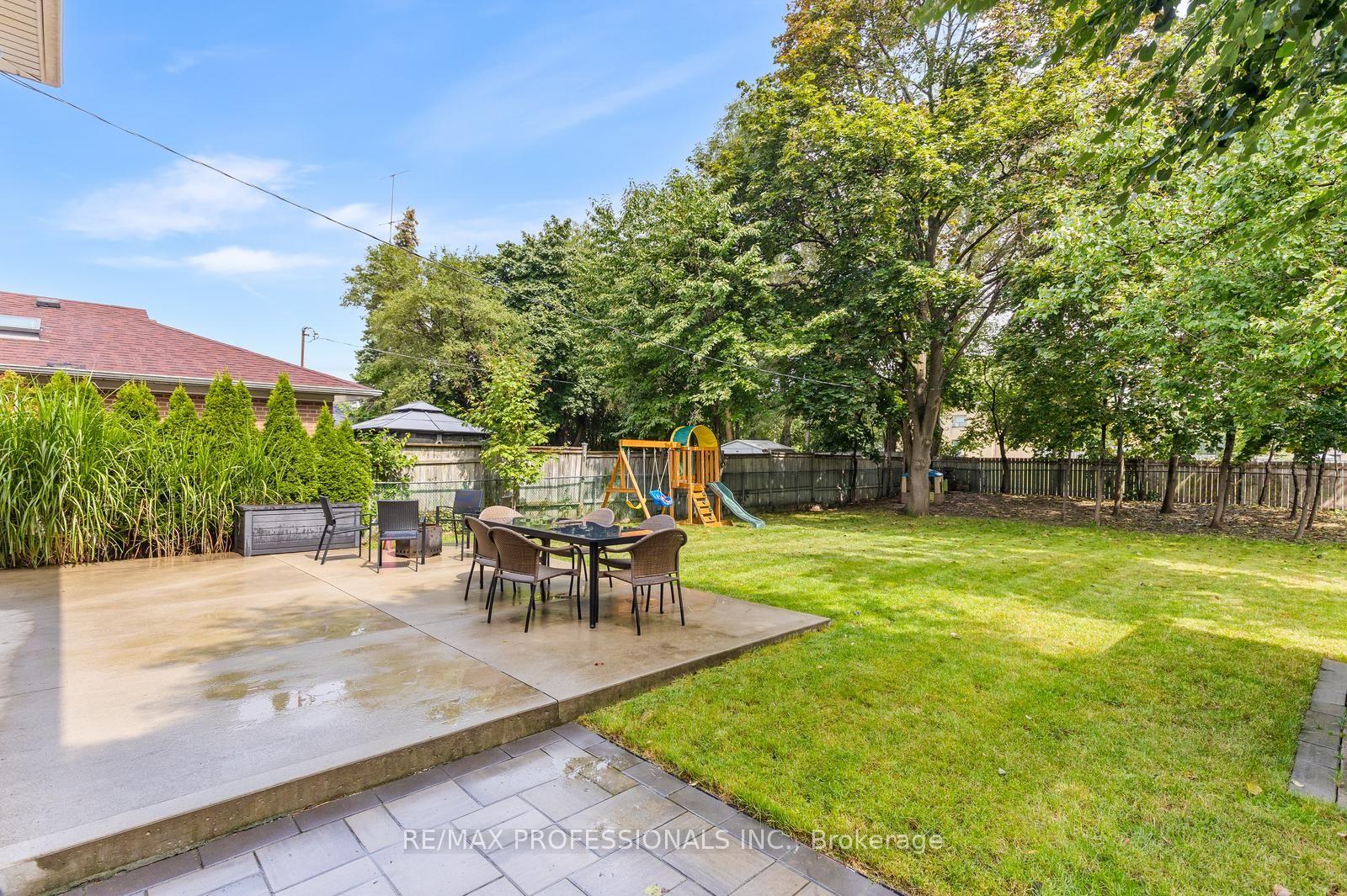 Photo 37 of 37 Birchleaf Crescent, Etobicoke, Willowridge-Martingrove-Richview — HOMEH