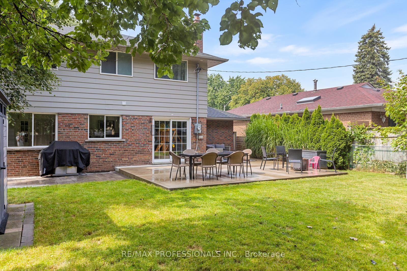 Photo 38 of 37 Birchleaf Crescent, Etobicoke, Willowridge-Martingrove-Richview — HOMEH