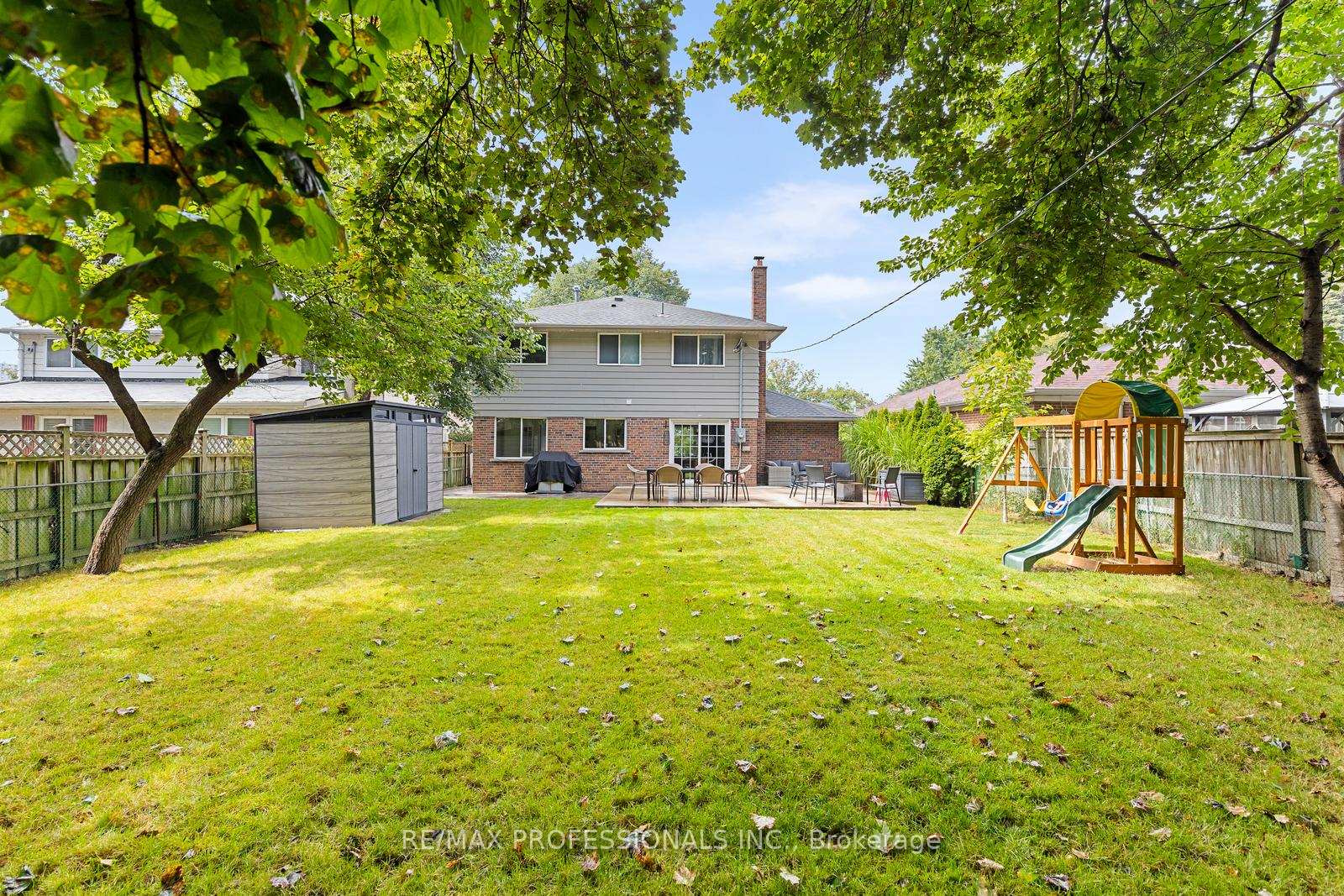 Photo 39 of 37 Birchleaf Crescent, Etobicoke, Willowridge-Martingrove-Richview — HOMEH