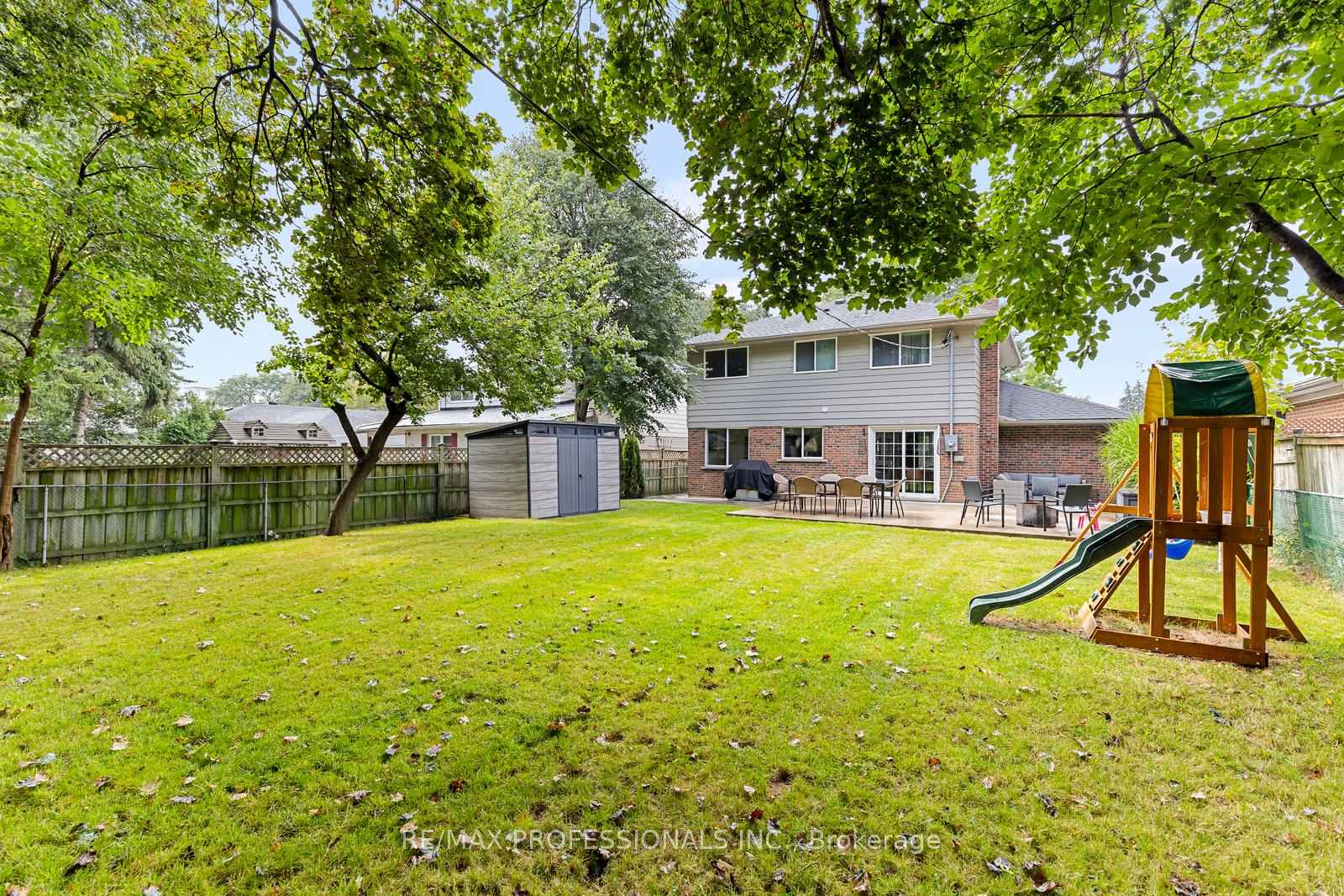 Photo 40 of 37 Birchleaf Crescent, Etobicoke, Willowridge-Martingrove-Richview — HOMEH