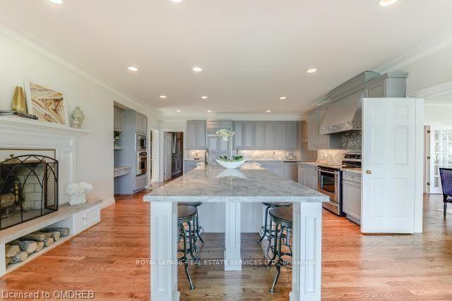 Photo 4 of 16 Ennisclare Drive W, Oakville, Morrison — HOMEH