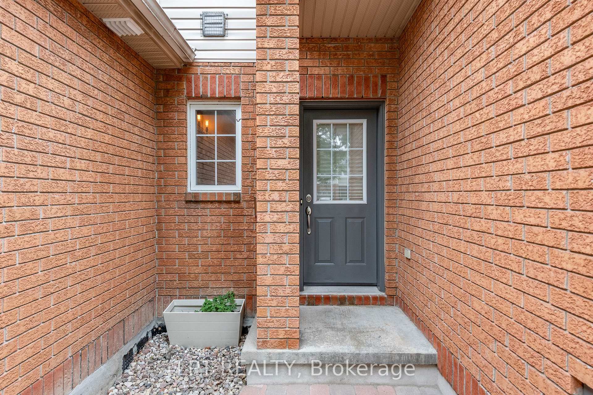 Photo 3 of 61 Tobermory Crescent, Ottawa, Kanata - Morgan's Grant/South March — HOMEH
