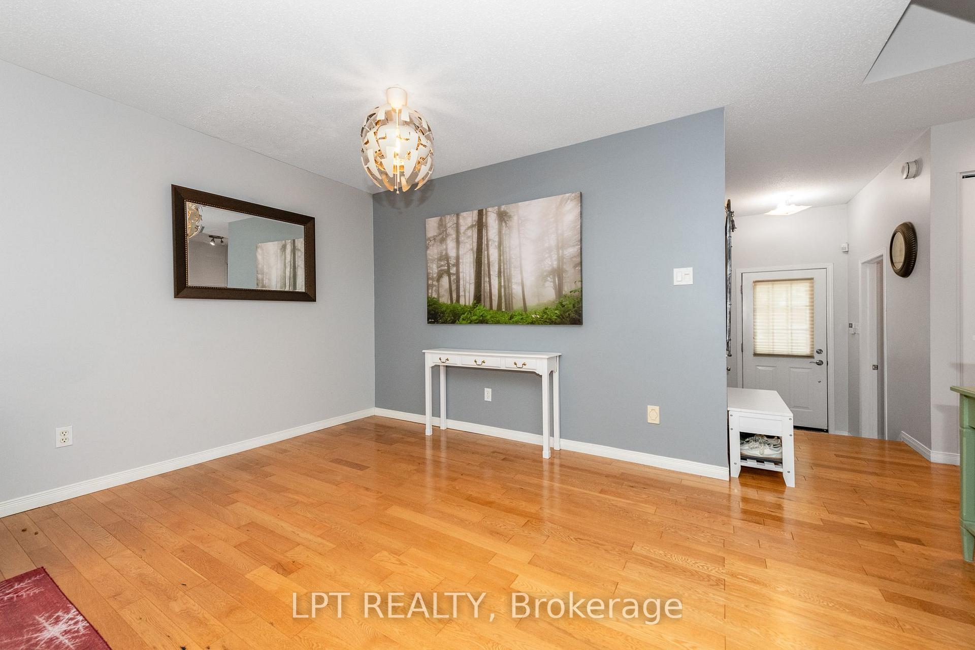 Photo 8 of 61 Tobermory Crescent, Ottawa, Kanata - Morgan's Grant/South March — HOMEH