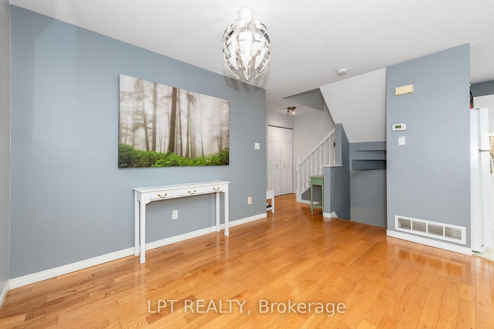 Photo 9 of 61 Tobermory Crescent, Ottawa, Kanata - Morgan's Grant/South March — HOMEH