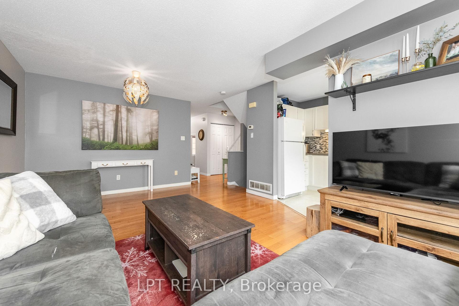Photo 11 of 61 Tobermory Crescent, Ottawa, Kanata - Morgan's Grant/South March — HOMEH