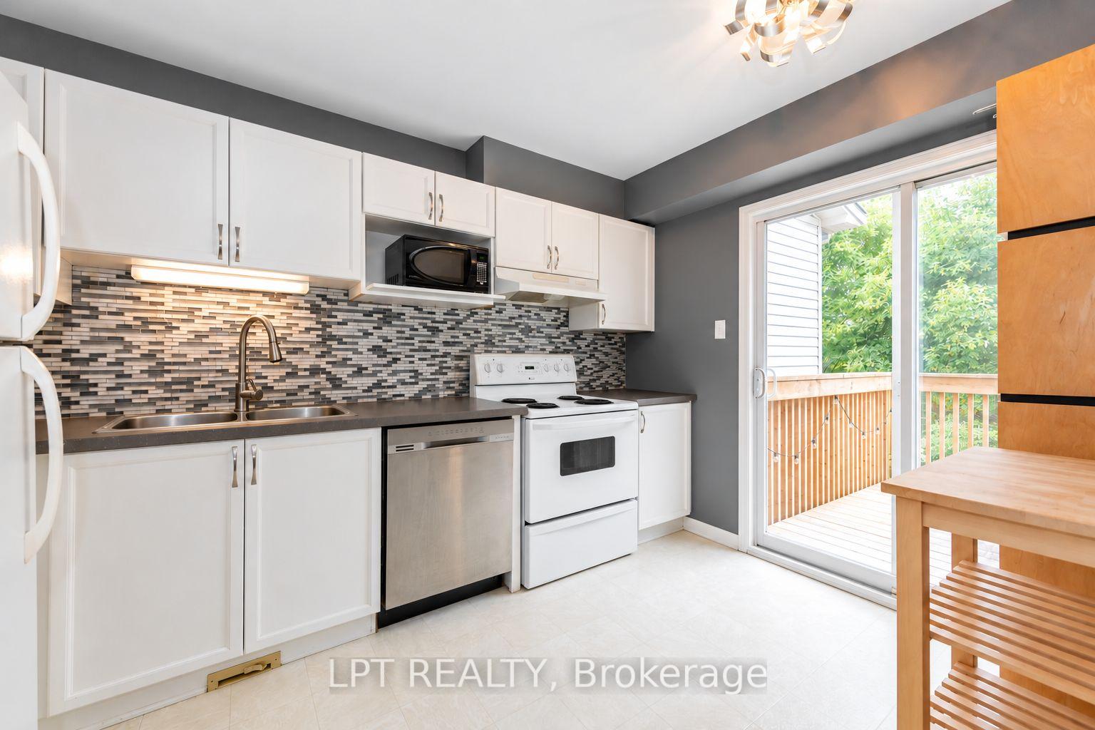 Photo 13 of 61 Tobermory Crescent, Ottawa, Kanata - Morgan's Grant/South March — HOMEH