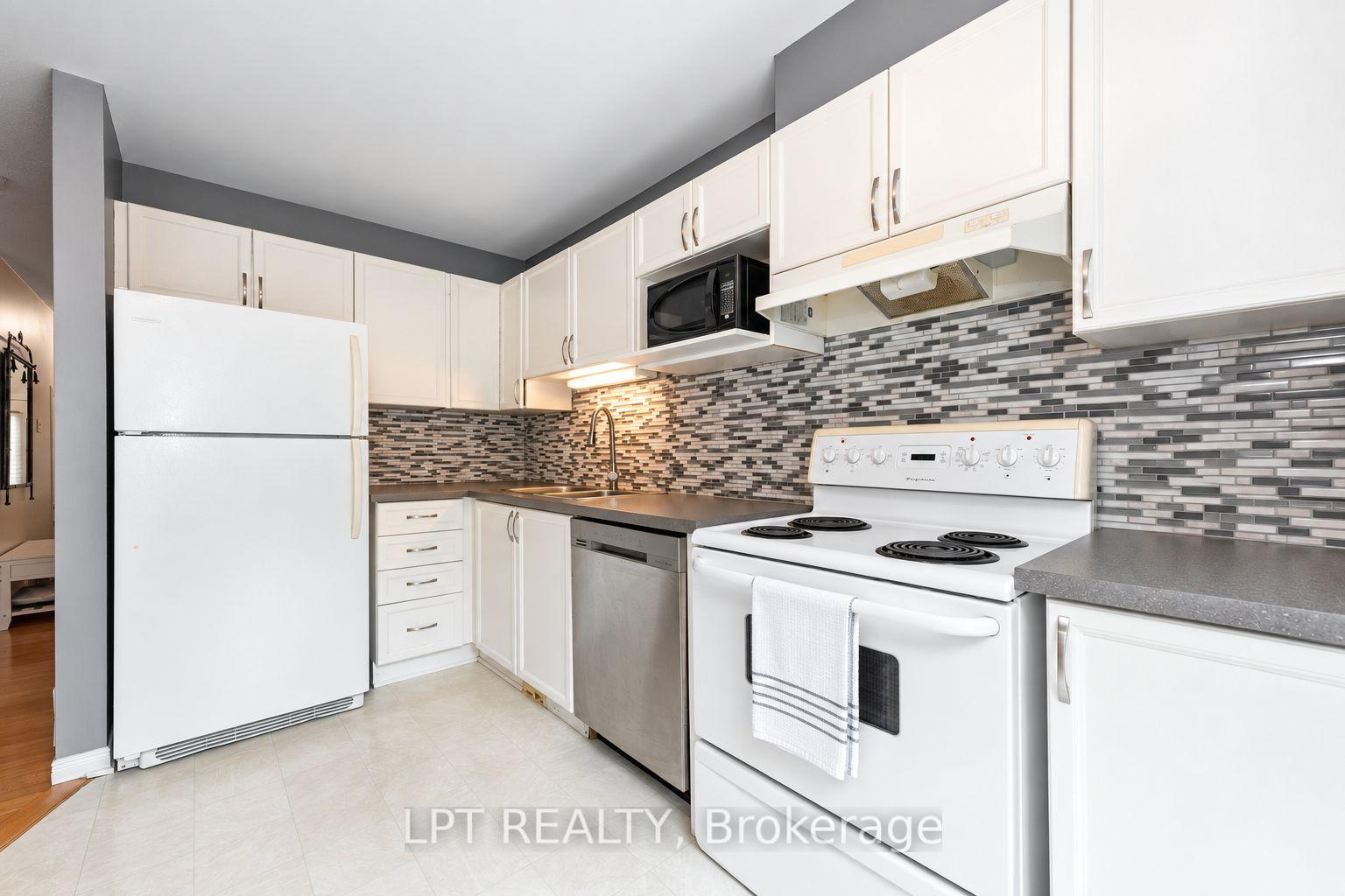 Photo 15 of 61 Tobermory Crescent, Ottawa, Kanata - Morgan's Grant/South March — HOMEH