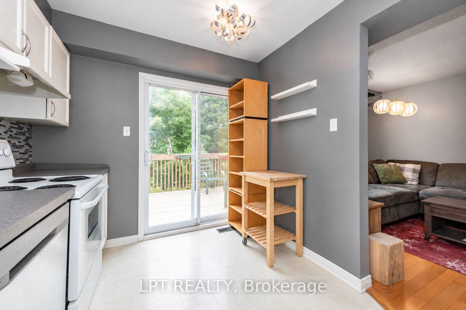 Photo 16 of 61 Tobermory Crescent, Ottawa, Kanata - Morgan's Grant/South March — HOMEH