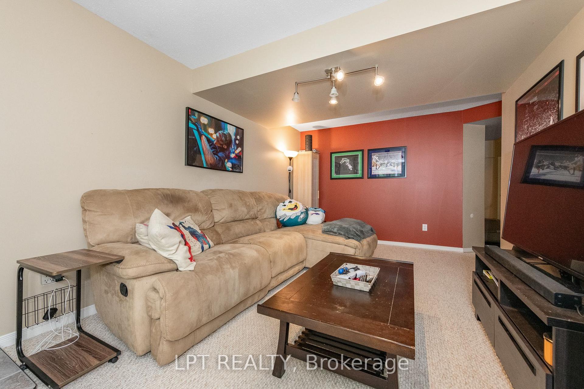 Photo 26 of 61 Tobermory Crescent, Ottawa, Kanata - Morgan's Grant/South March — HOMEH