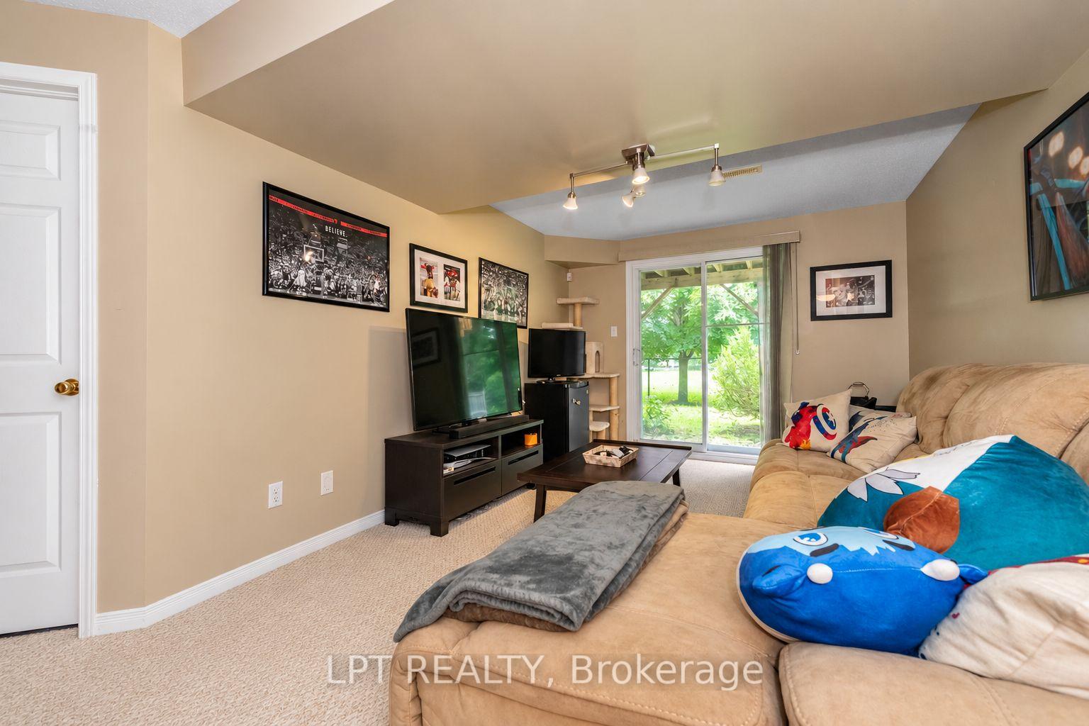 Photo 27 of 61 Tobermory Crescent, Ottawa, Kanata - Morgan's Grant/South March — HOMEH