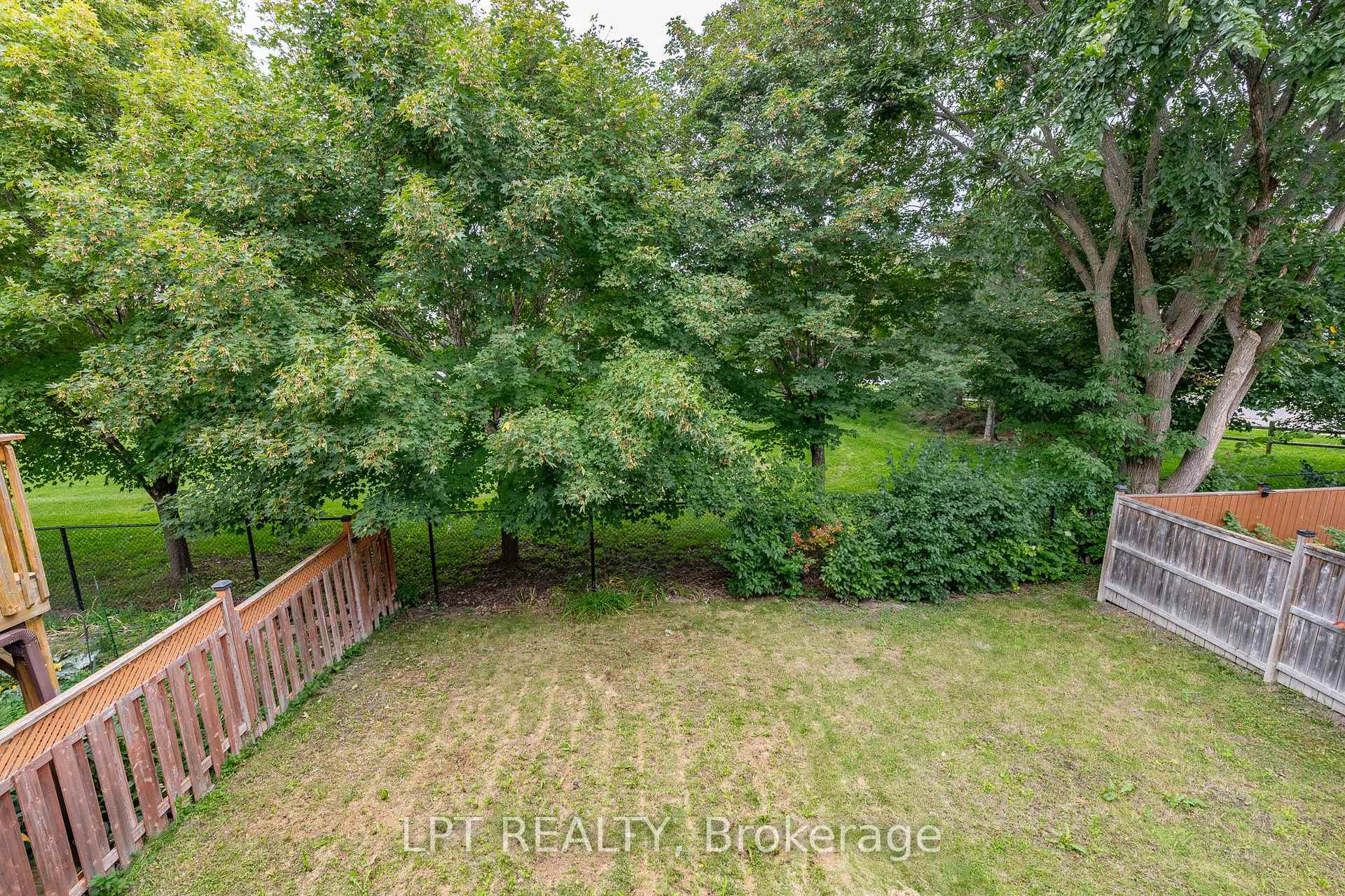 Photo 31 of 61 Tobermory Crescent, Ottawa, Kanata - Morgan's Grant/South March — HOMEH