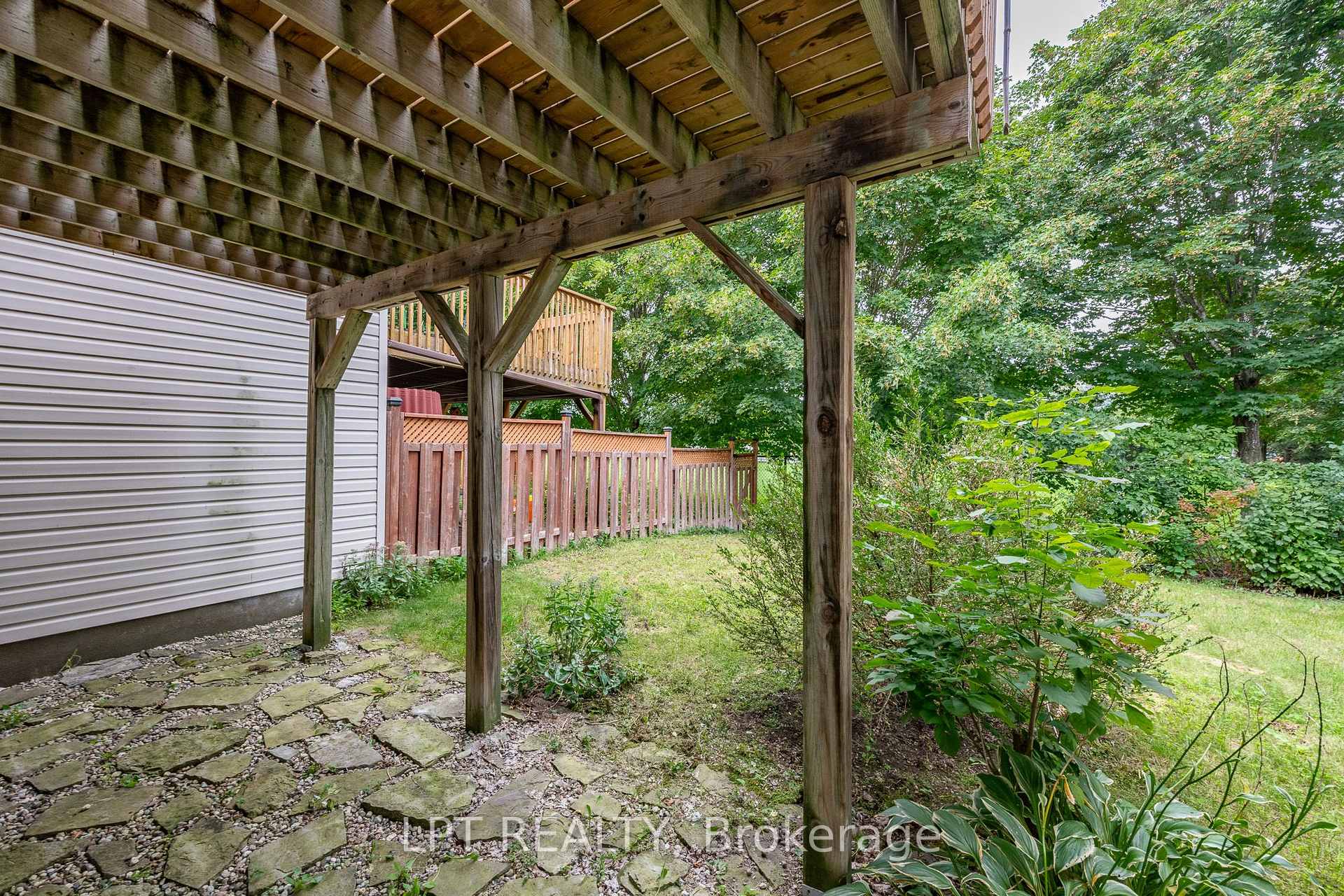 Photo 33 of 61 Tobermory Crescent, Ottawa, Kanata - Morgan's Grant/South March — HOMEH