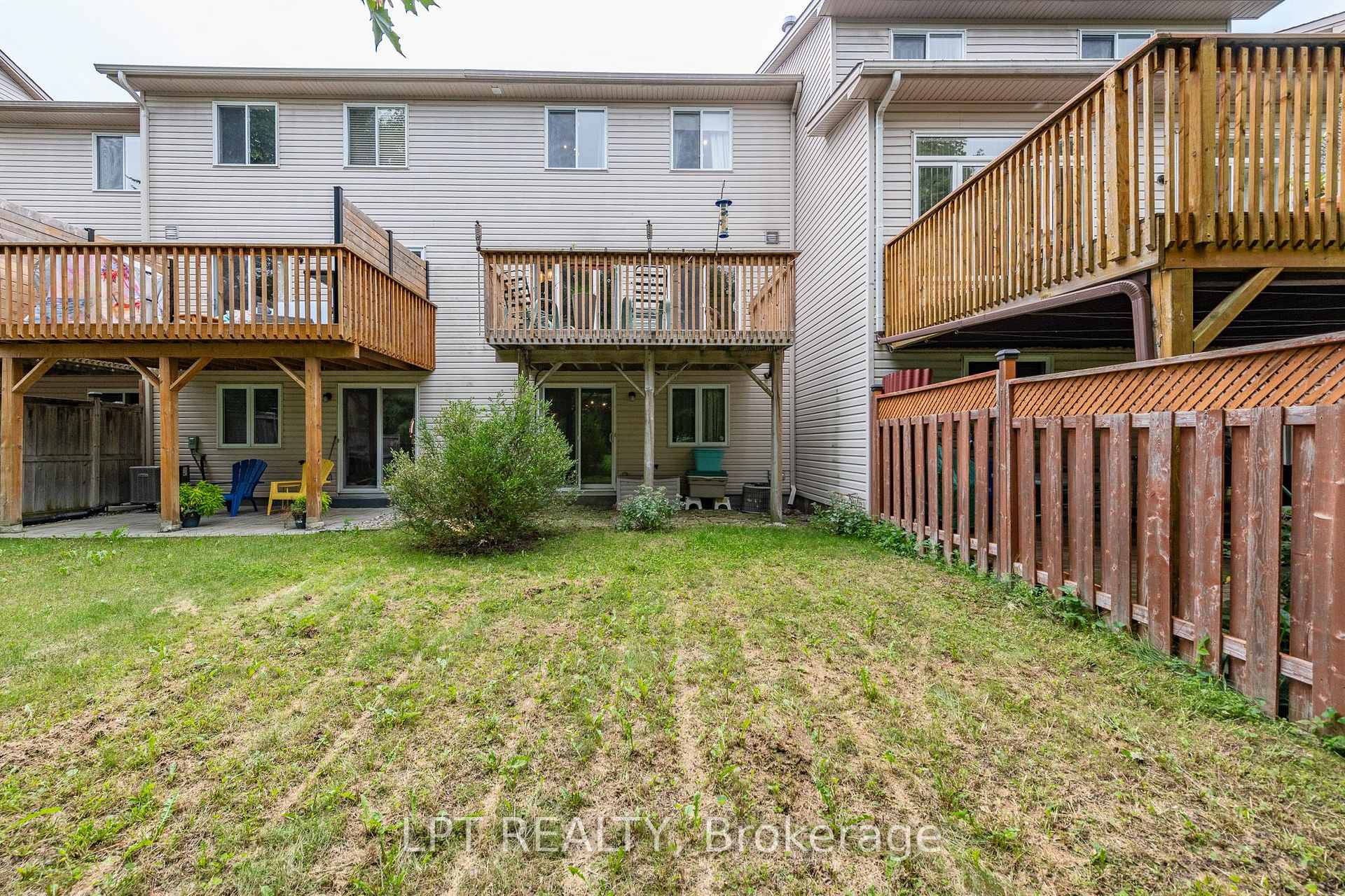 Photo 35 of 61 Tobermory Crescent, Ottawa, Kanata - Morgan's Grant/South March — HOMEH