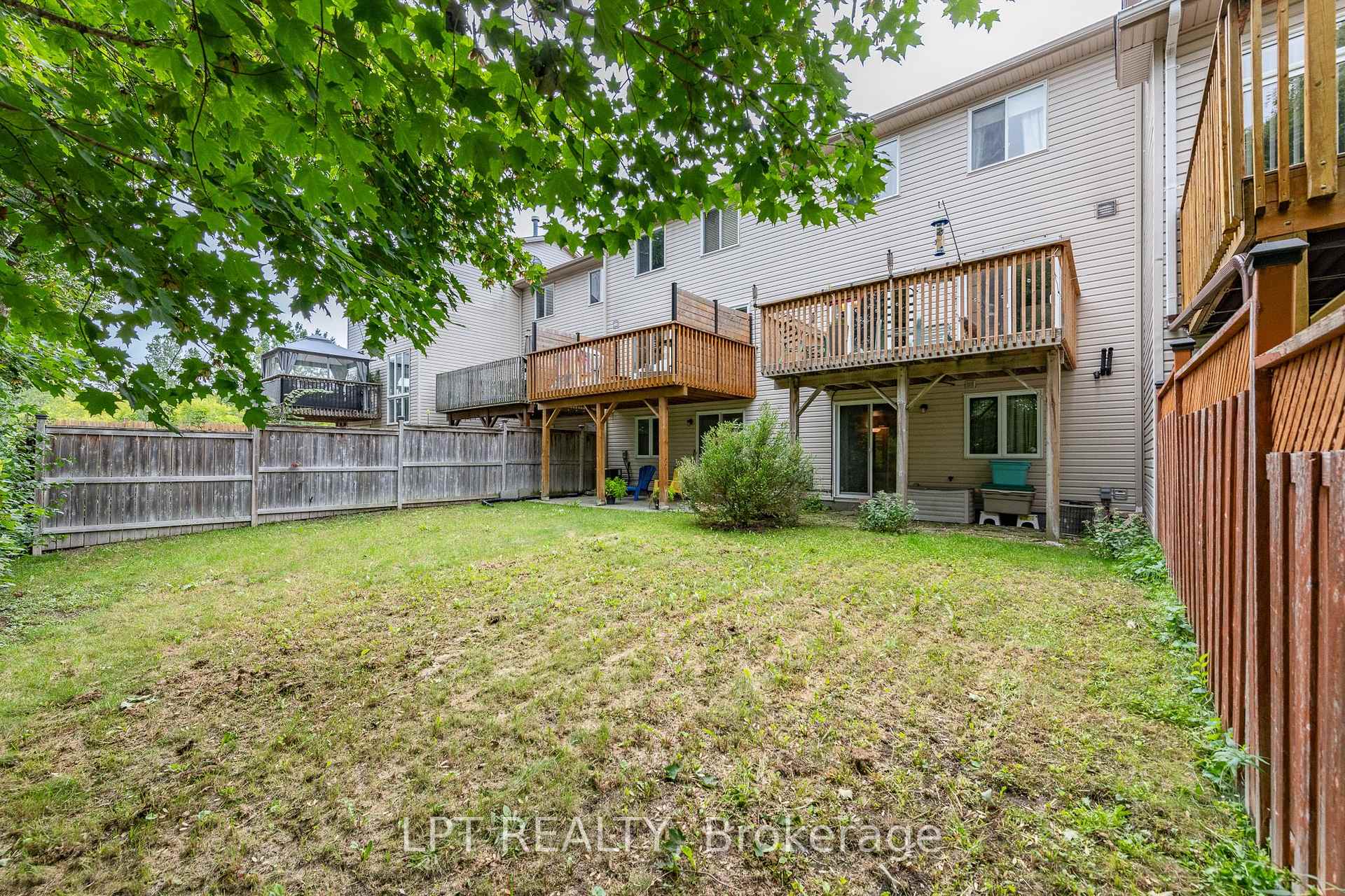 Photo 36 of 61 Tobermory Crescent, Ottawa, Kanata - Morgan's Grant/South March — HOMEH