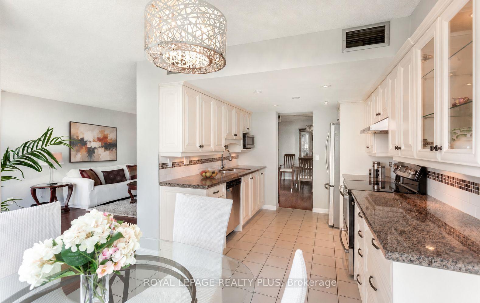 Photo 12 of Unit 1908, 45 Kingsbridge Garden Circle, Mississauga, Hurontario — HOMEH
