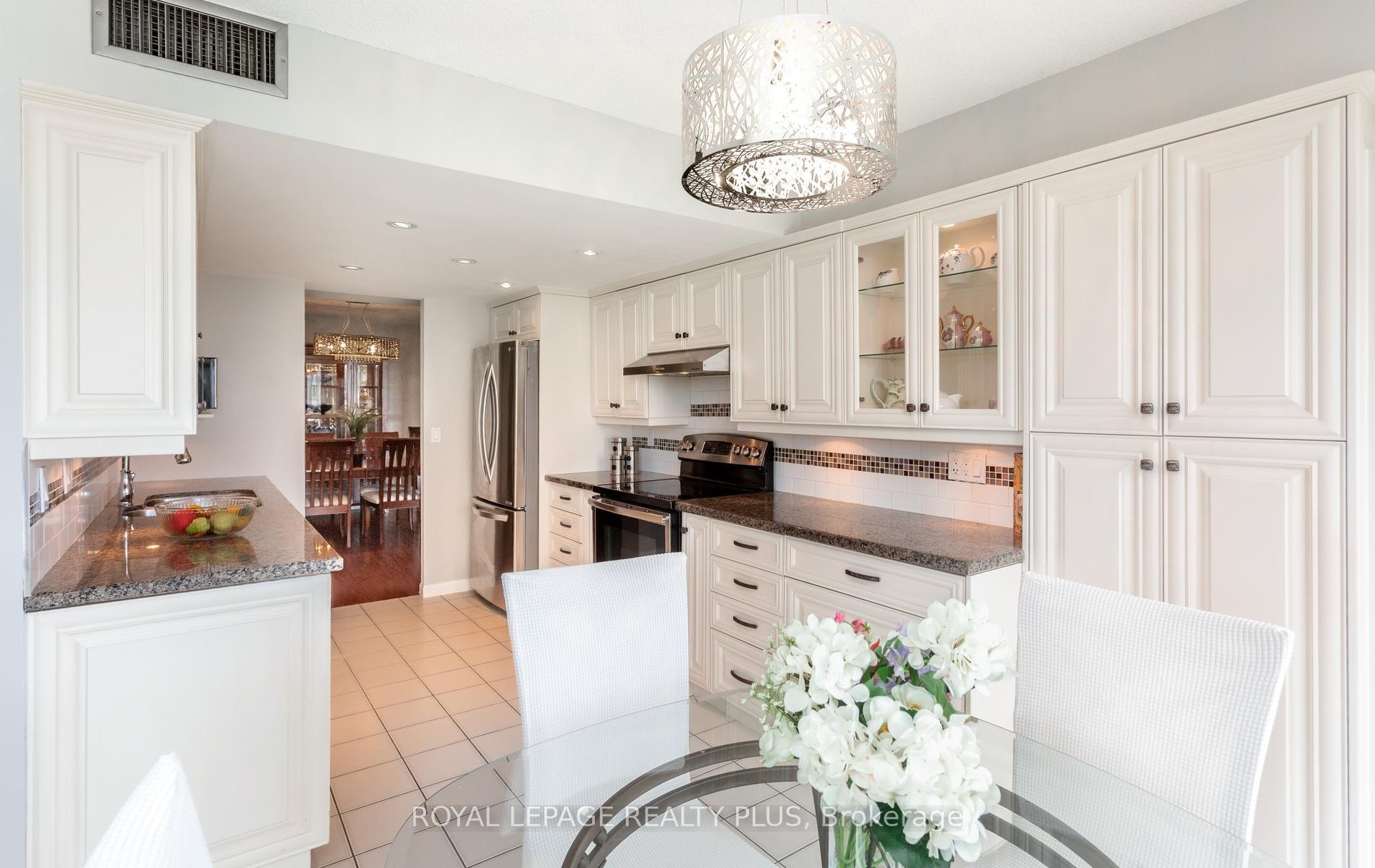 Photo 13 of Unit 1908, 45 Kingsbridge Garden Circle, Mississauga, Hurontario — HOMEH