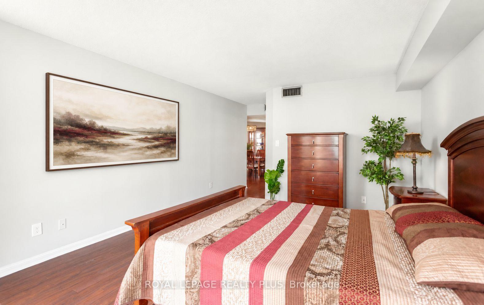 Photo 20 of Unit 1908, 45 Kingsbridge Garden Circle, Mississauga, Hurontario — HOMEH