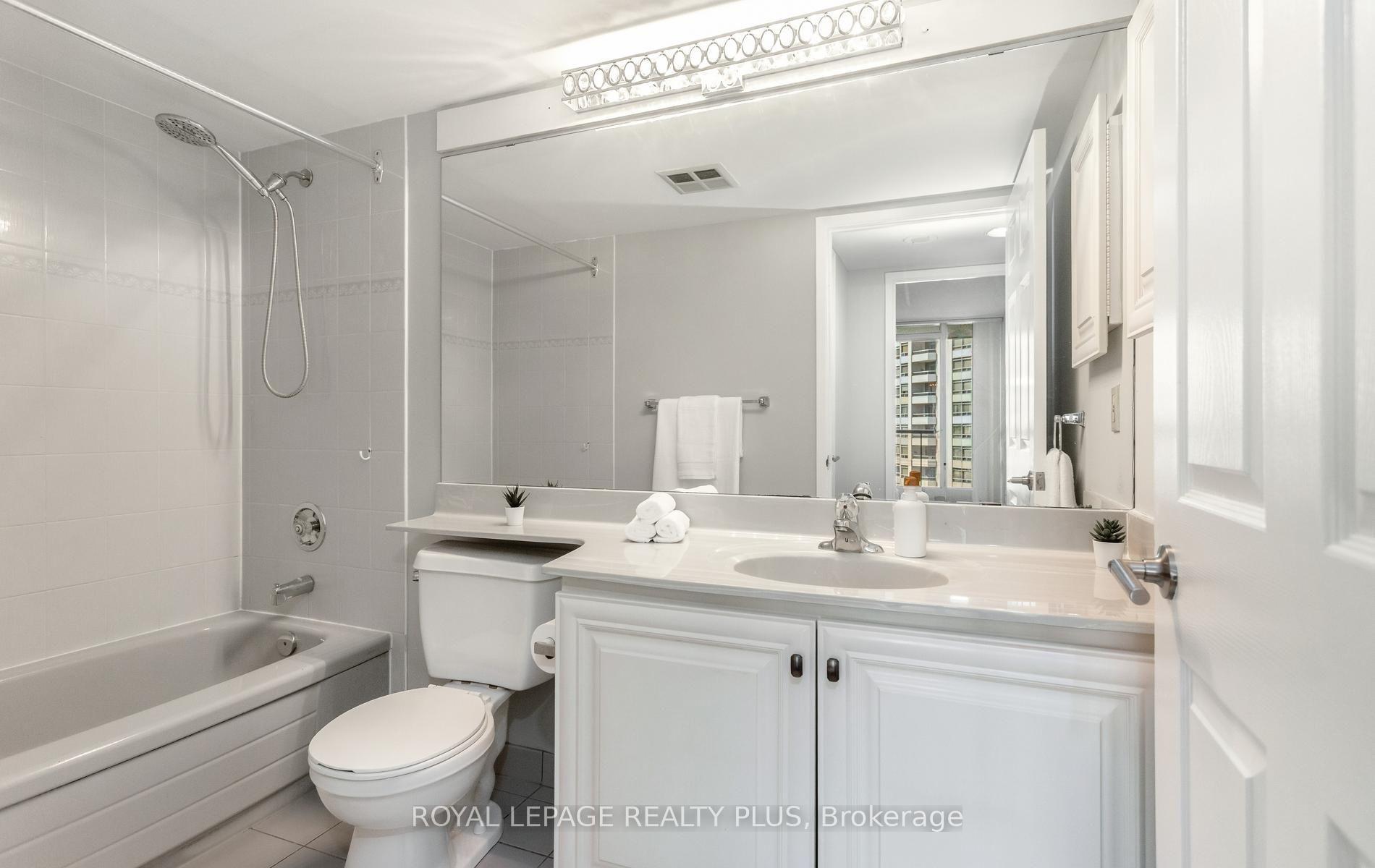 Photo 27 of Unit 1908, 45 Kingsbridge Garden Circle, Mississauga, Hurontario — HOMEH