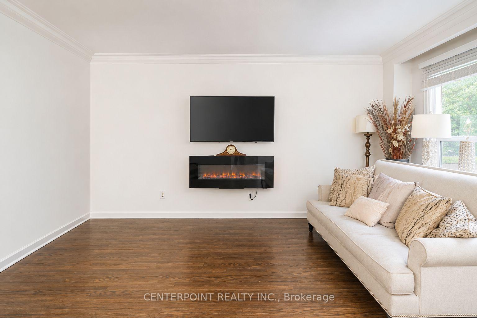 Photo 2 of 7 Elliott Avenue, Etobicoke, Kingsway South — HOMEH