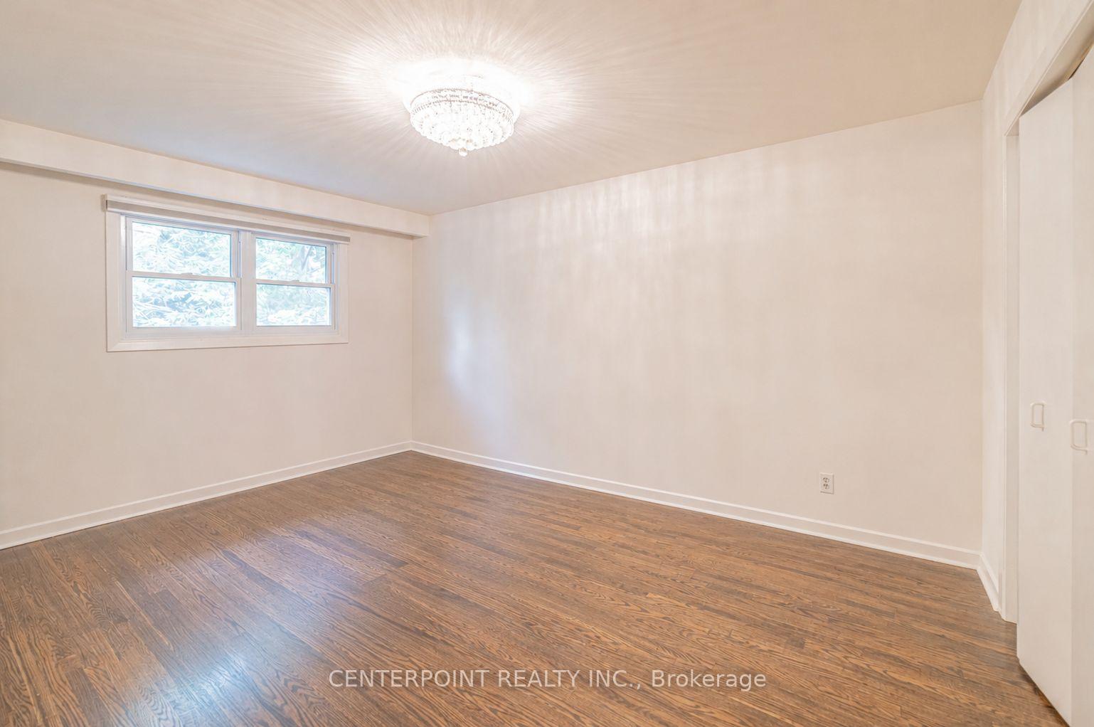 Photo 11 of 7 Elliott Avenue, Etobicoke, Kingsway South — HOMEH