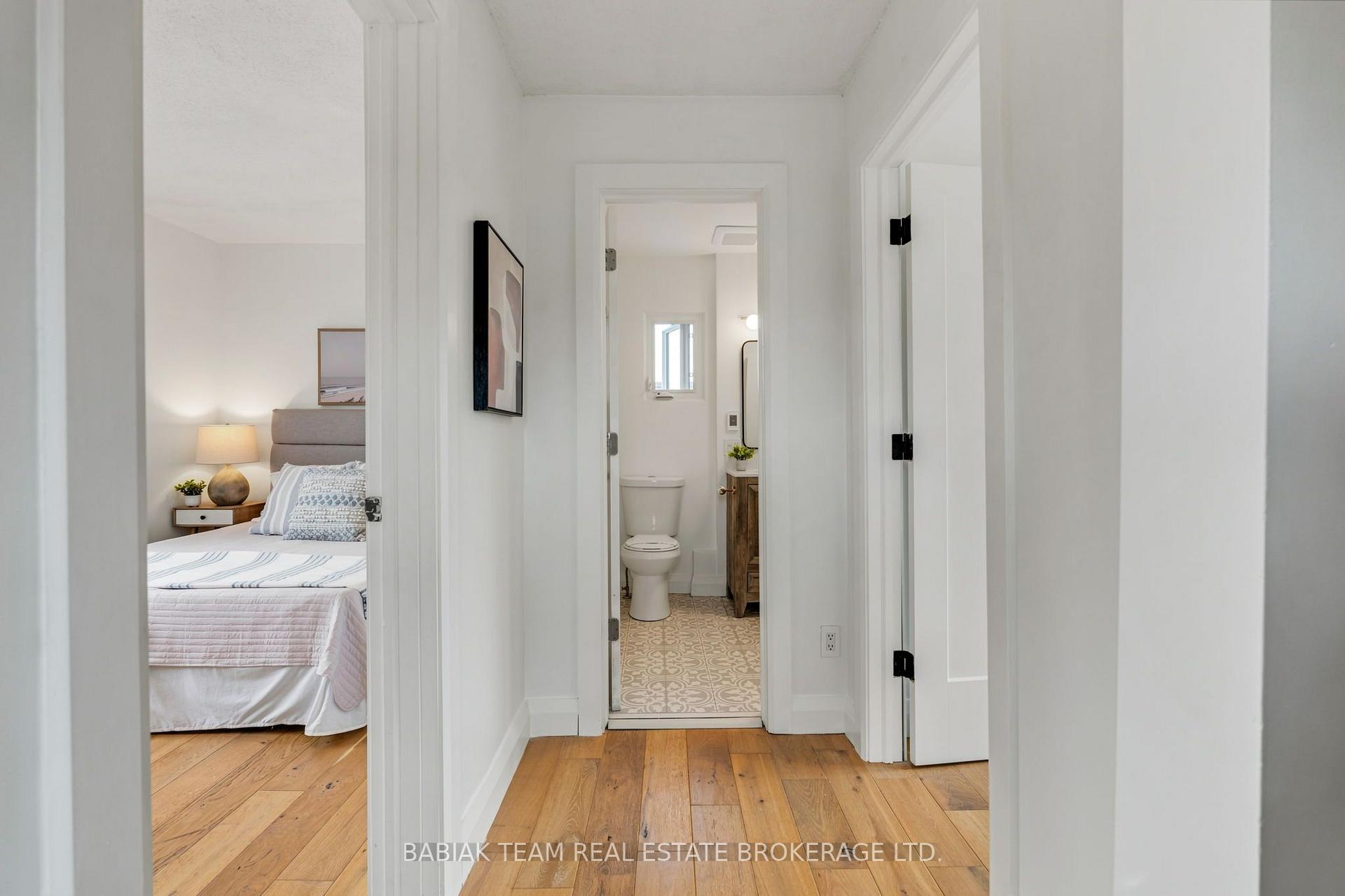 Photo 17 of 57 Avon Avenue, Toronto, Rockcliffe-Smythe — HOMEH